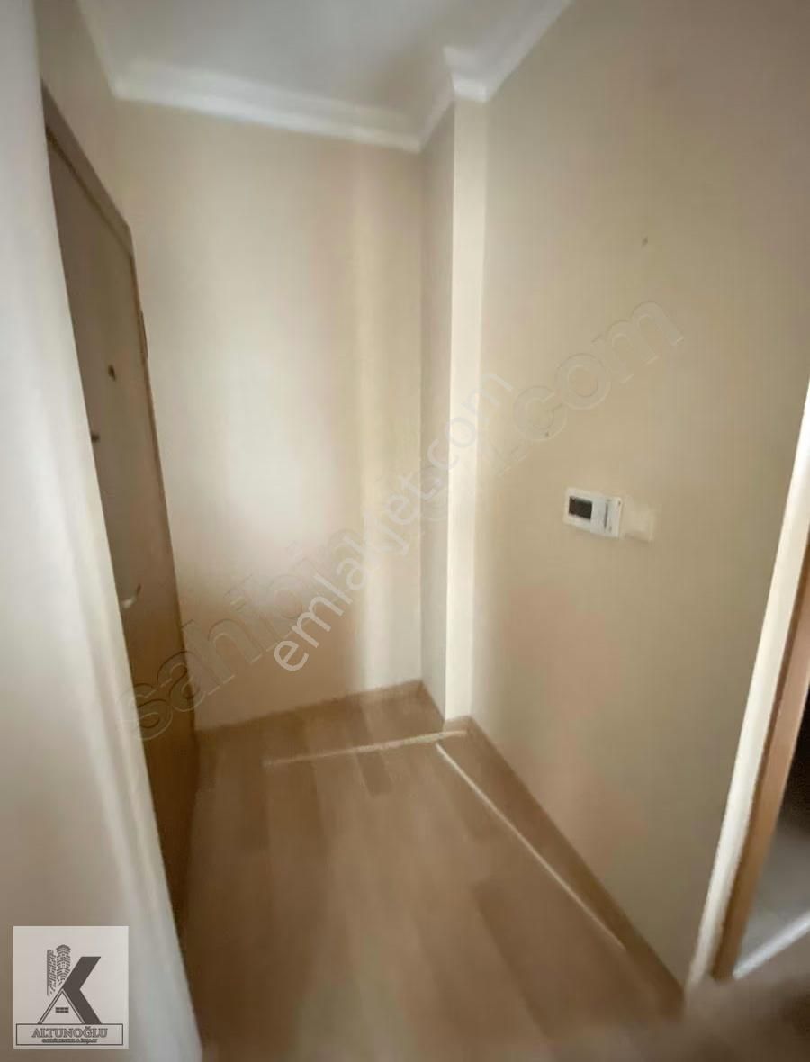 Bahçelievler Mah.cadde Metrobüs Yakını Güvenlikli Otoparklı - Görsel 26