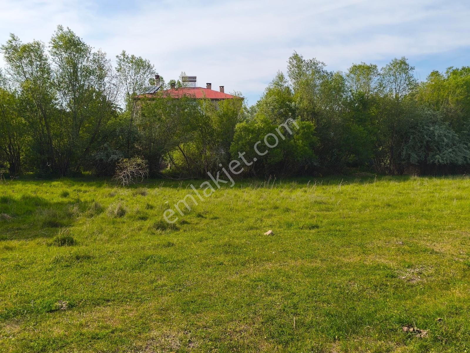 Gevaş Merkezde Satılık 650 M2 Arsa