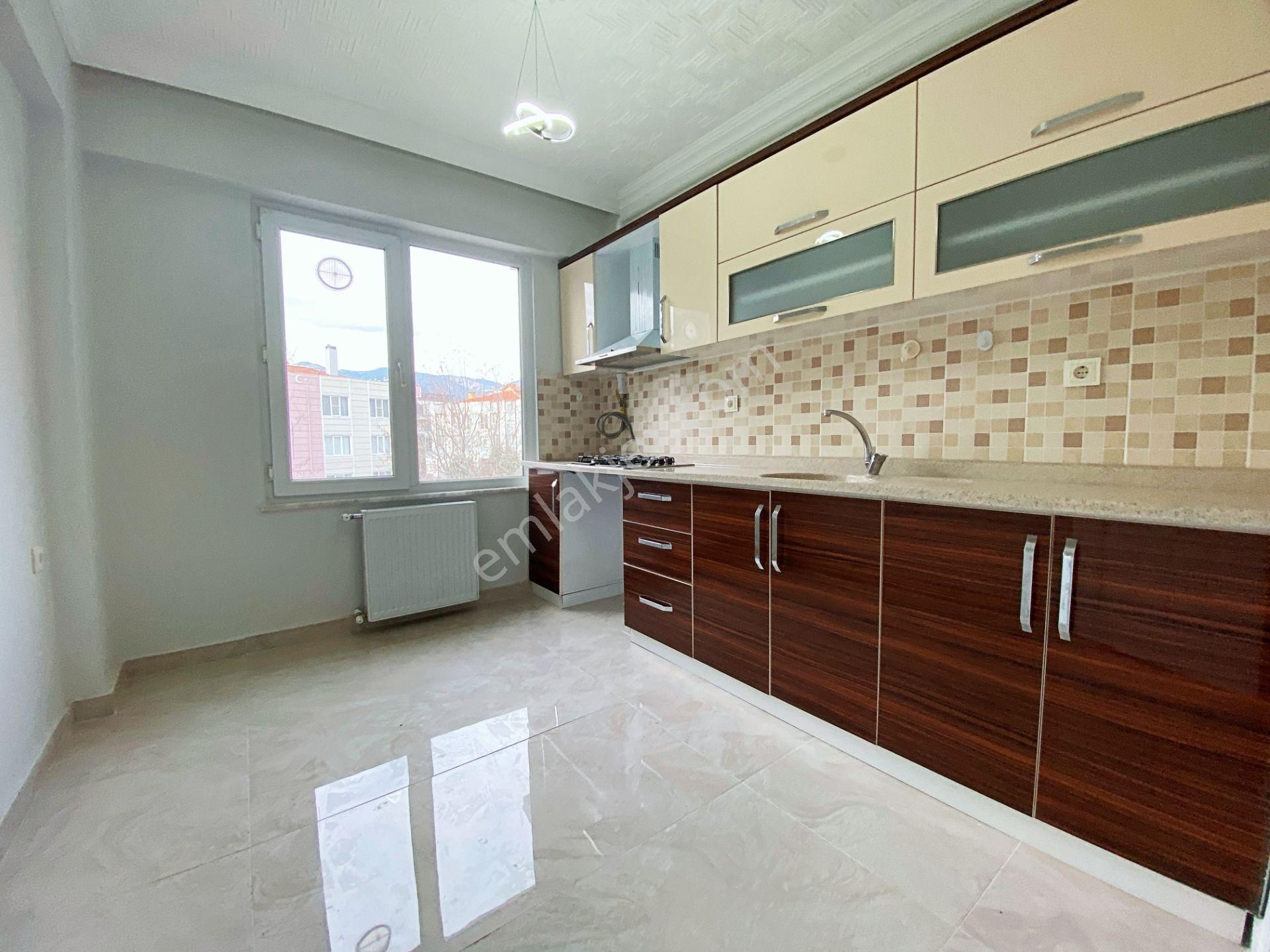 🌀gültaş Emlaktan Akçay İkizçayda Satılık 2+1 Cam Balkonlu Ferah Daire