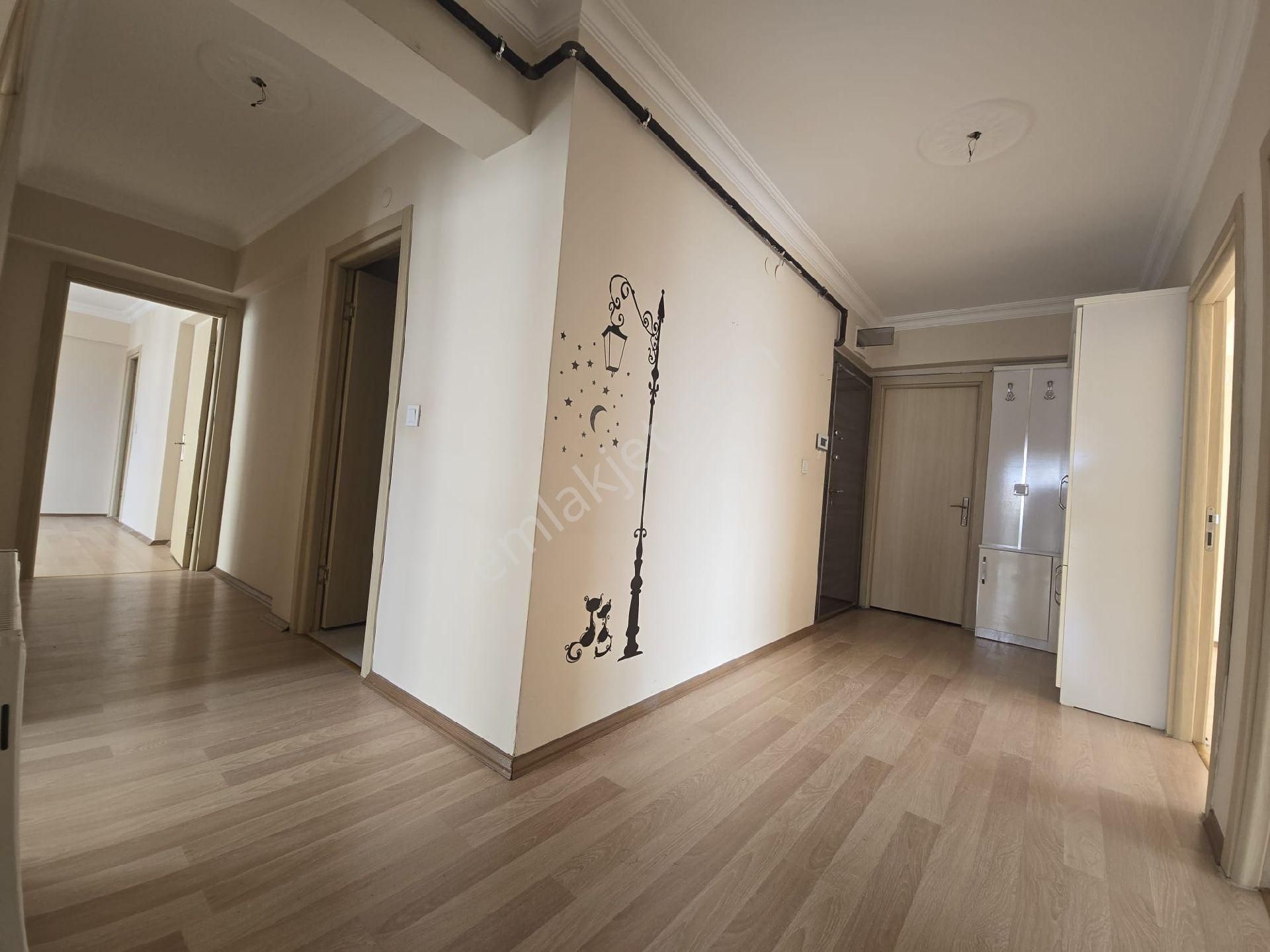 Şehitler Cadde Yakını Teras Balkonlu Geniş 3+1 Kiralık Daire - Görsel 15