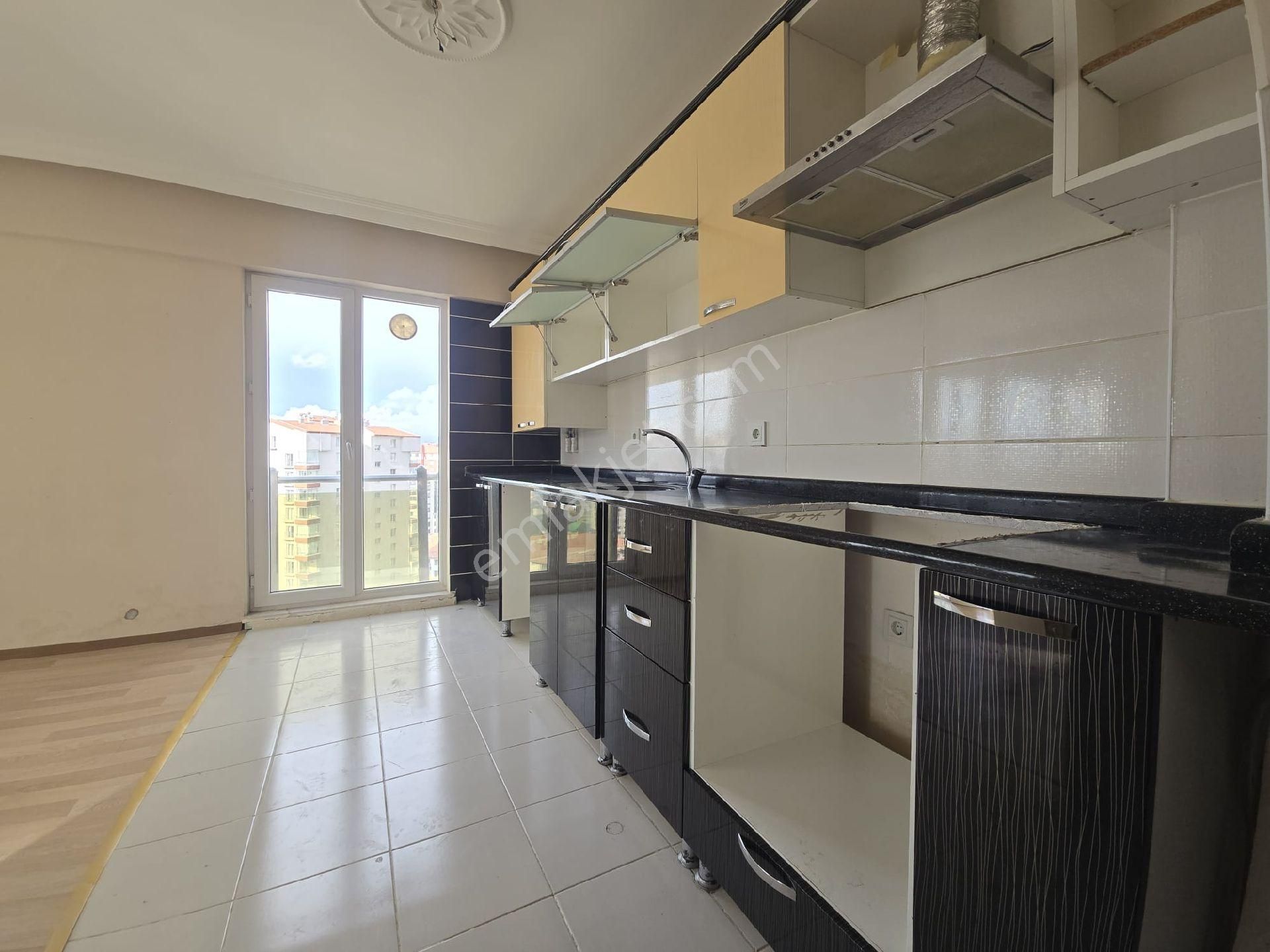 Şehitler Cadde Yakını Teras Balkonlu Geniş 3+1 Kiralık Daire - Görsel 5