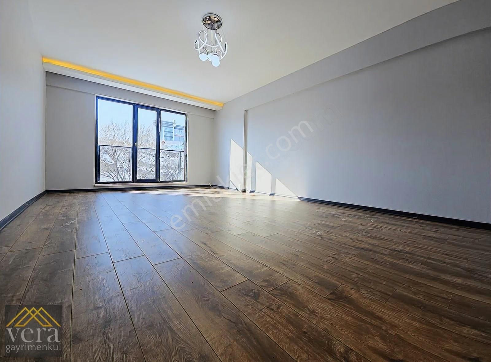 Protokol Yolu 300 Mt 4+1 Giyinme Odalı Satılık 150 M2 Ön Cephe - Görsel 10