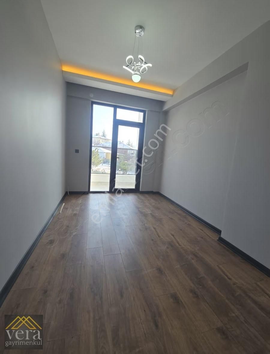 Protokol Yolu 300 Mt 4+1 Giyinme Odalı Satılık 150 M2 Ön Cephe - Görsel 19