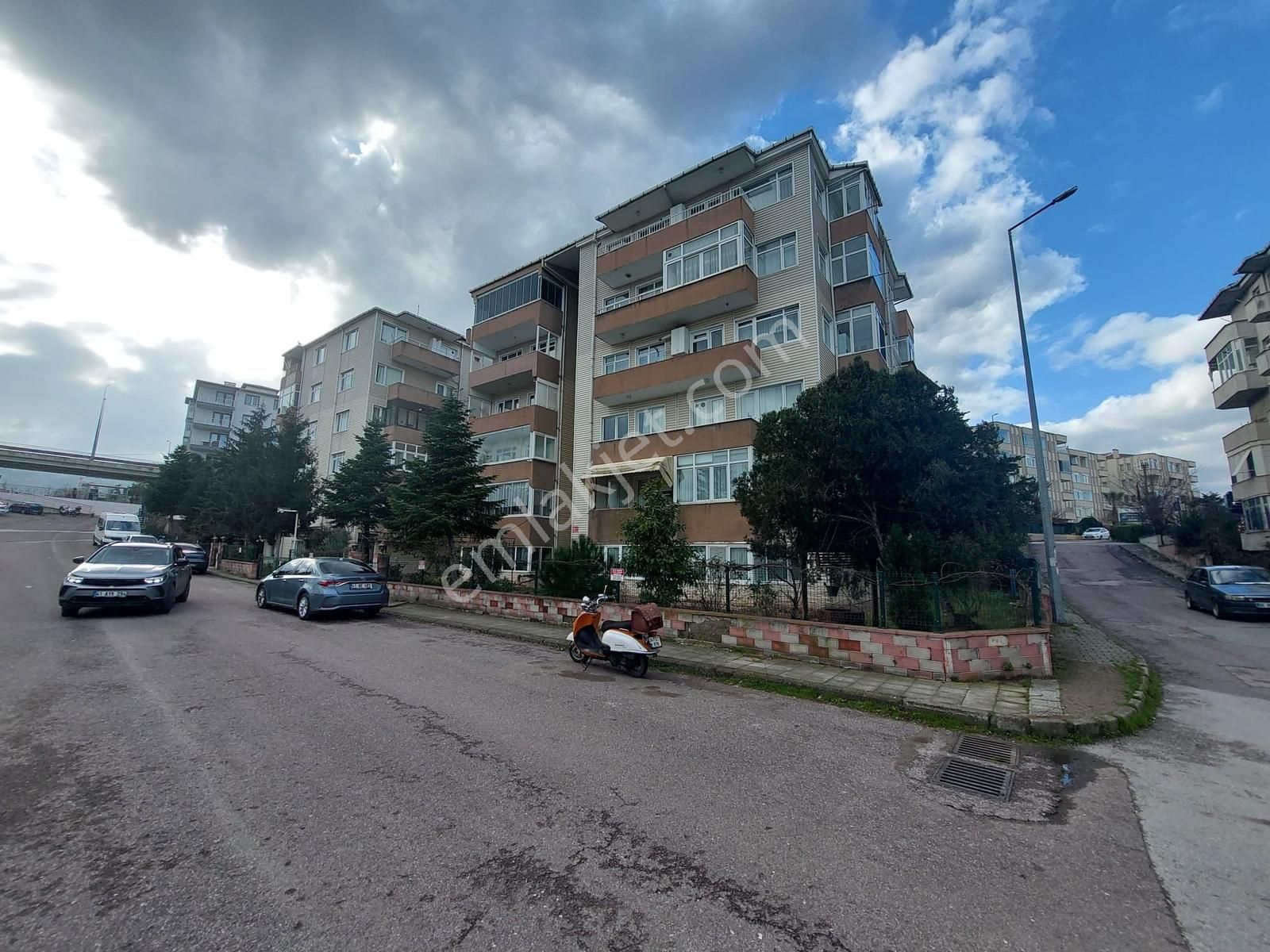 Devlet Hastanesi Karşısında Satılık Arakat Bakımlı Fırsat Daire