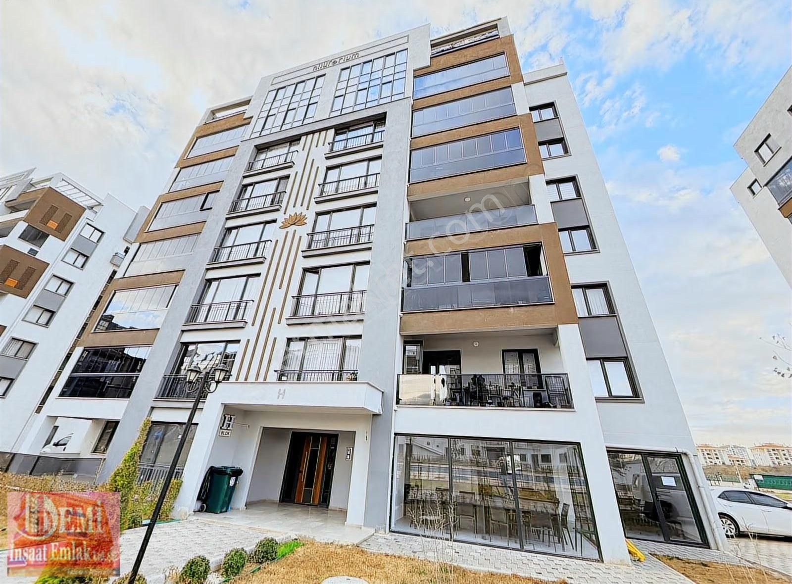 Nilüfer Balkan 'da 5+1 270m2 Bulvarda Havuzlu Lüxs Satılık Duble