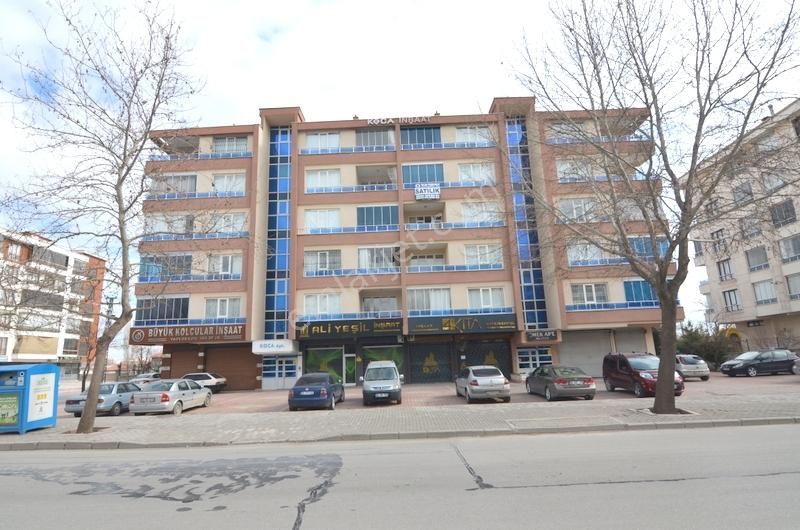 Talha Tozduman'dan Fetih Cad. Cepheli Arakat Geniş 3+1 Satılık