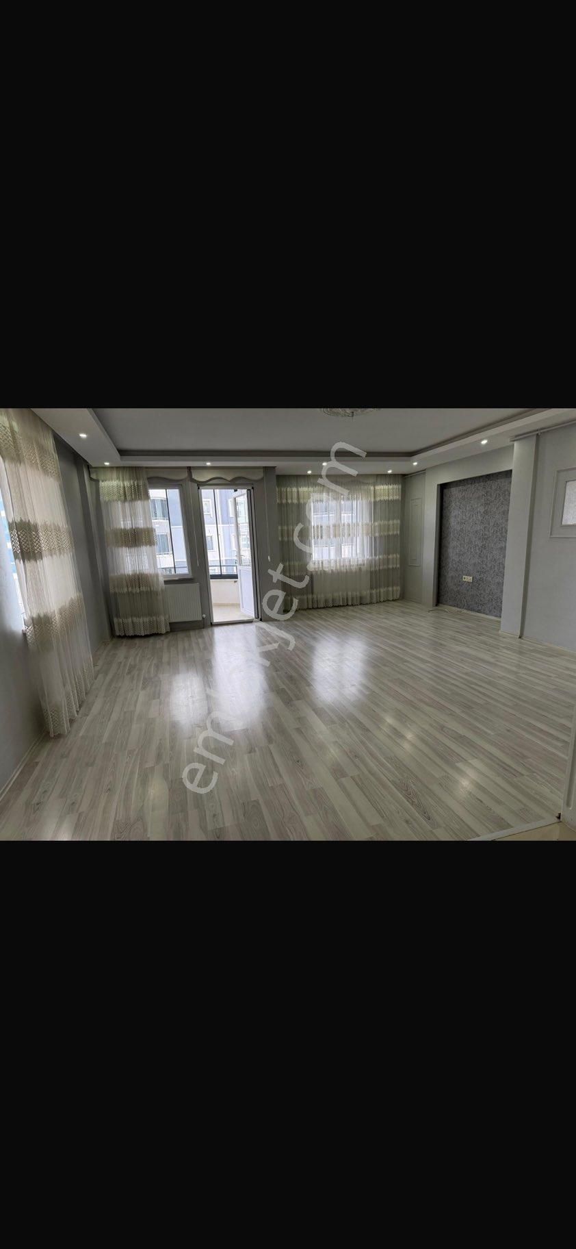 Barış Mahallesinde 8 Yaşında 3+1 Ara Kat Daire