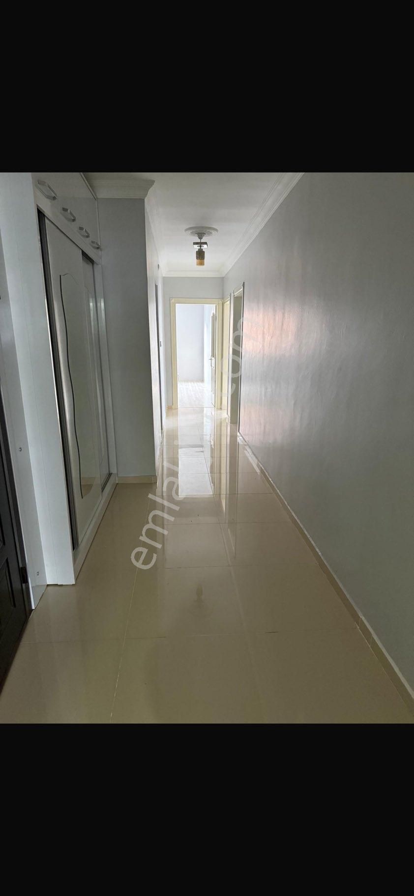 Barış Mahallesinde 8 Yaşında 3+1 Ara Kat Daire - Görsel 3