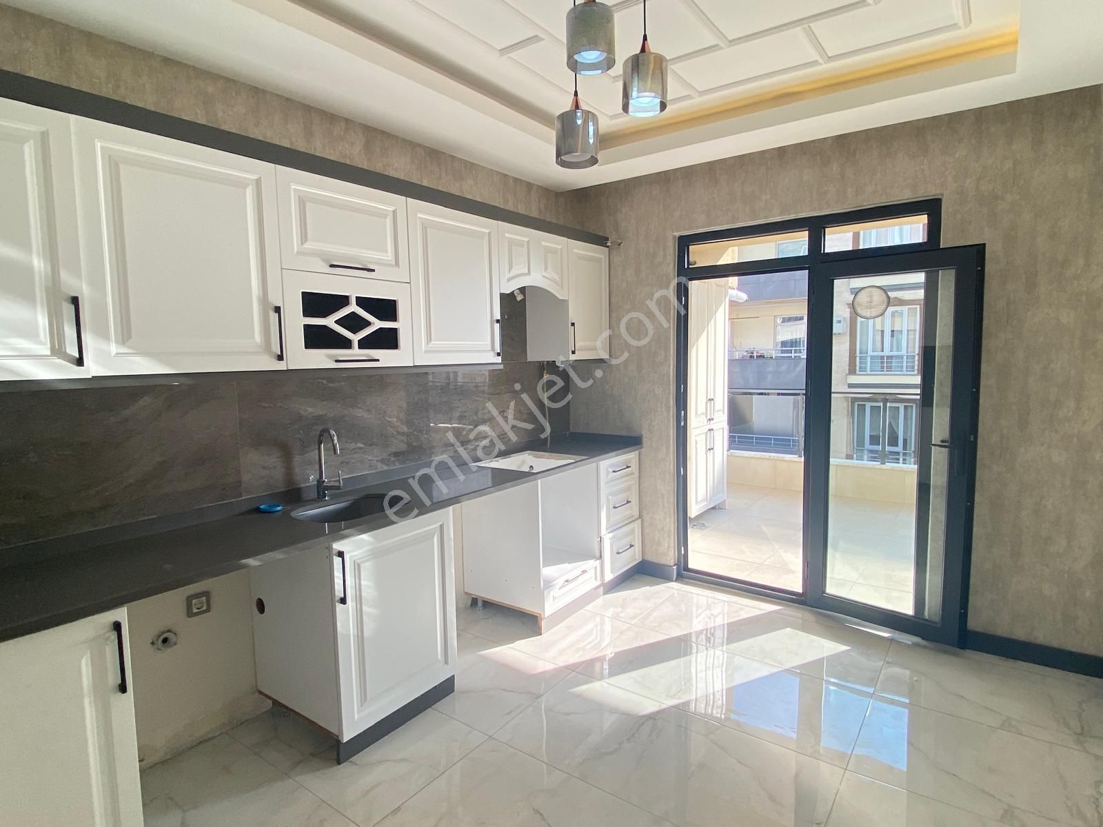 Yeditepede Lüxs Çok Bakımlı Ferah Kulanışlı 130 M2 Satılık Daire