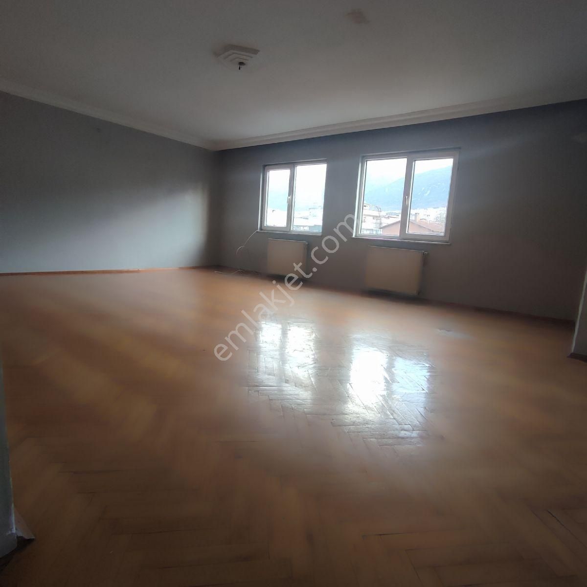 Cemal Emlak Bursa Yıldırım Belediye Altında 2+1 Asansörlü 3.ara