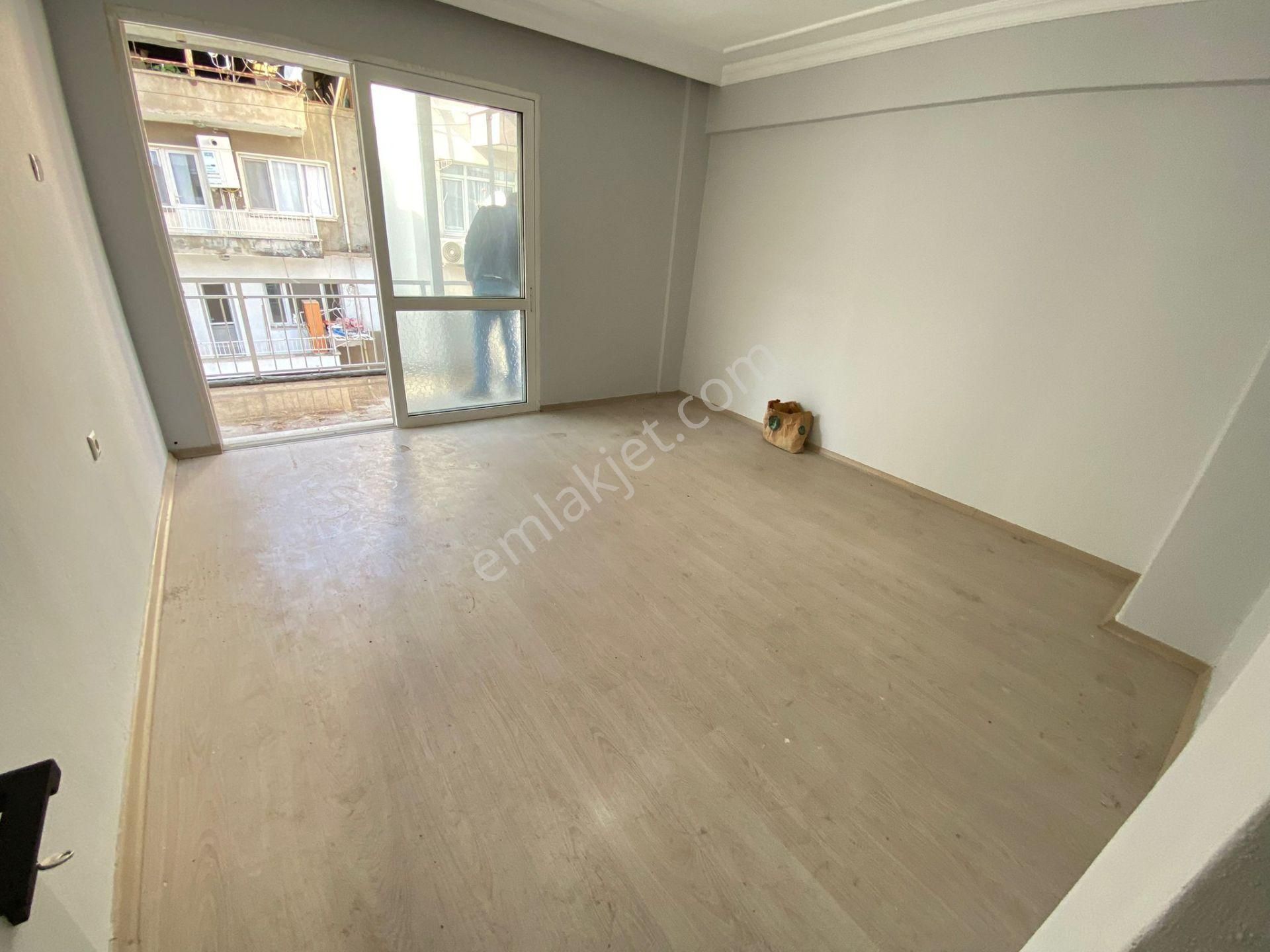 Acil Konak Zeytinlik Mahallesinde 2+1 85m2 Arakat Tadilatlı Satılık Daire