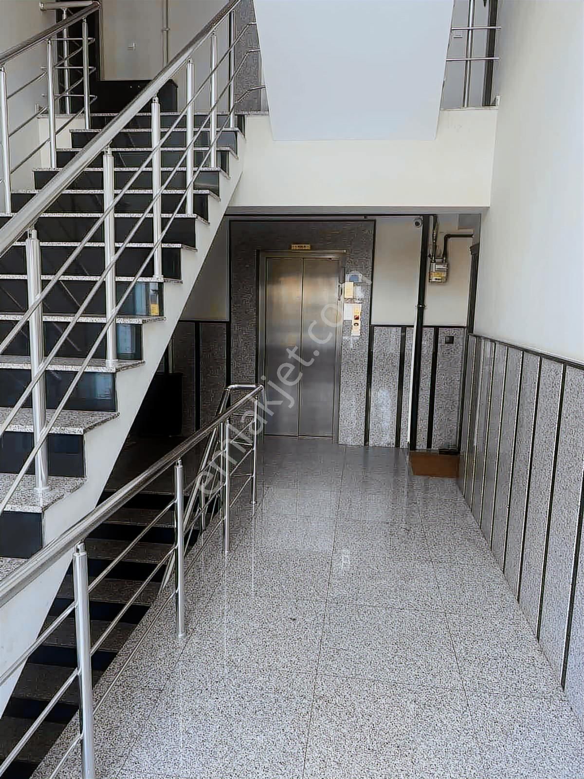 Kartal Yakacıkta 3+1 Daire Ana Cadde Yanı - Görsel 12