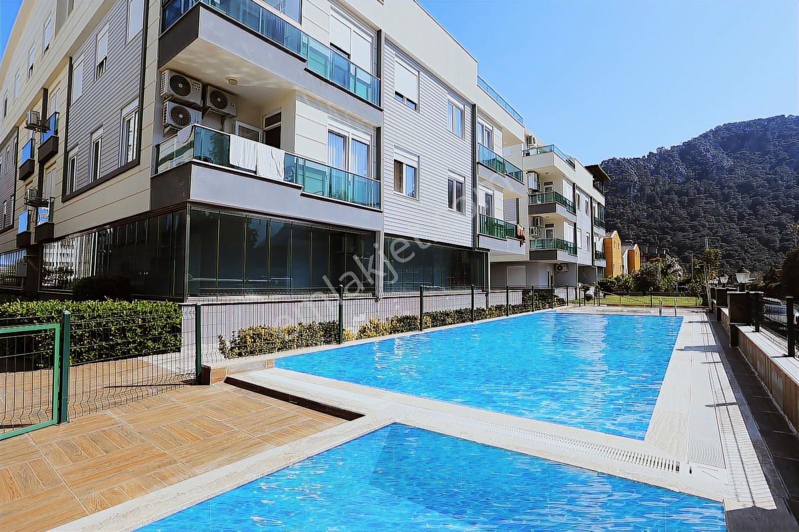 Konyaaltı'nda Plaja 1.5km Mesafede Satılık Daire | Tekce