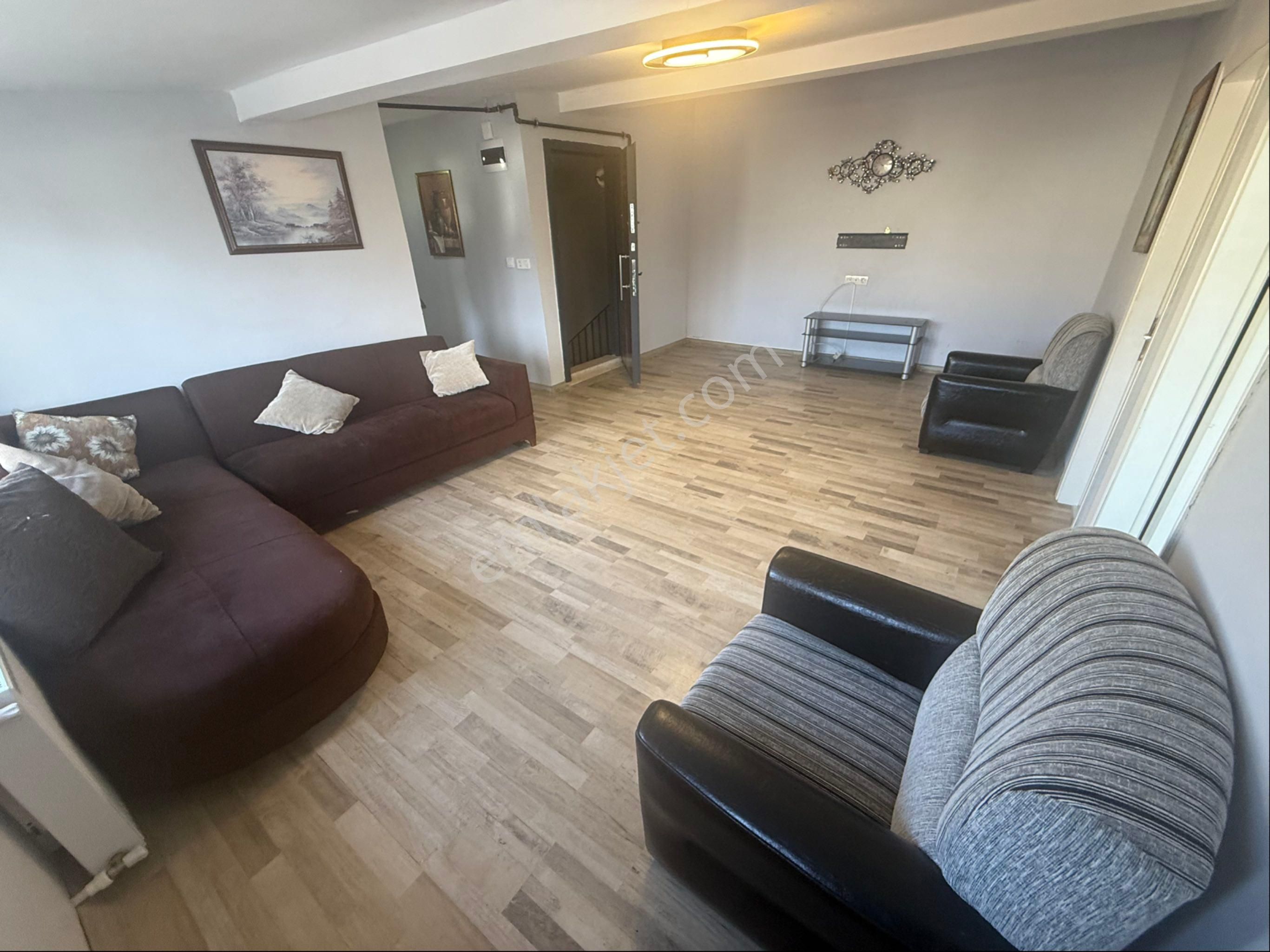 Sultançiftliği Mahallesi 2+1 100 M2 4. Kat Tramvaya Yakın Temiz Kiralık Daire - Görsel 2