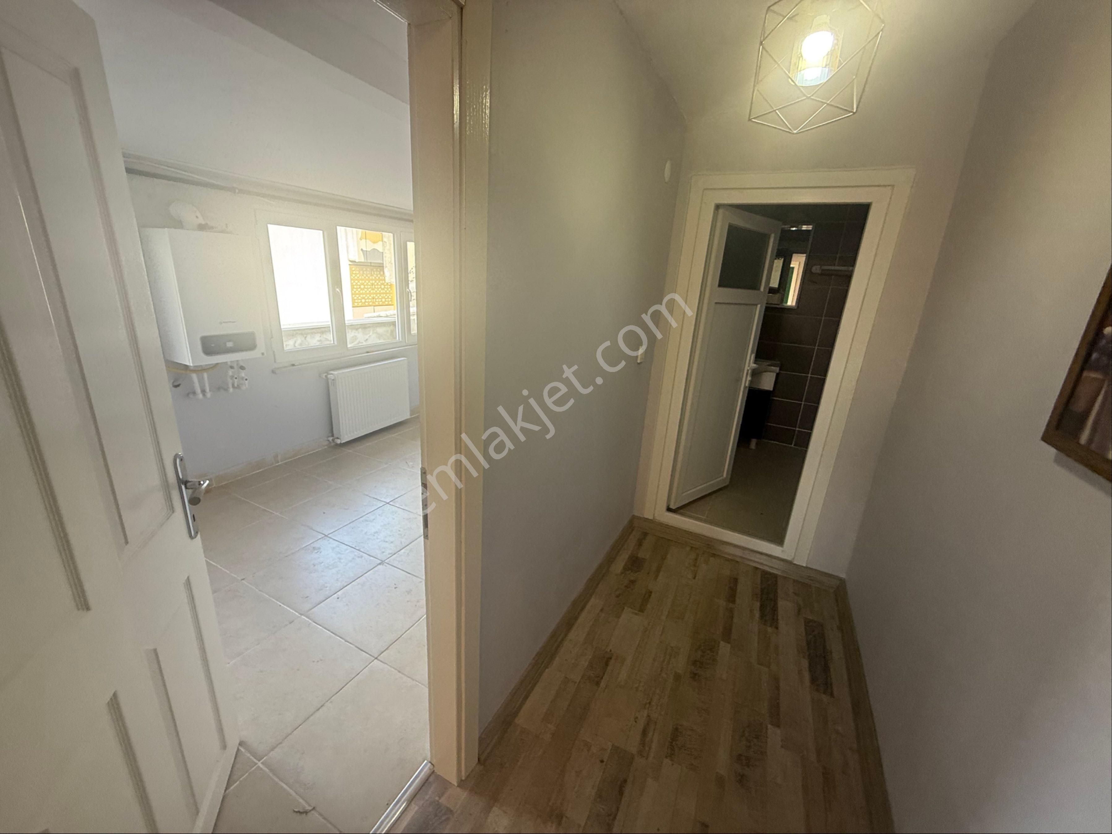 Sultançiftliği Mahallesi 2+1 100 M2 4. Kat Tramvaya Yakın Temiz Kiralık Daire - Görsel 16