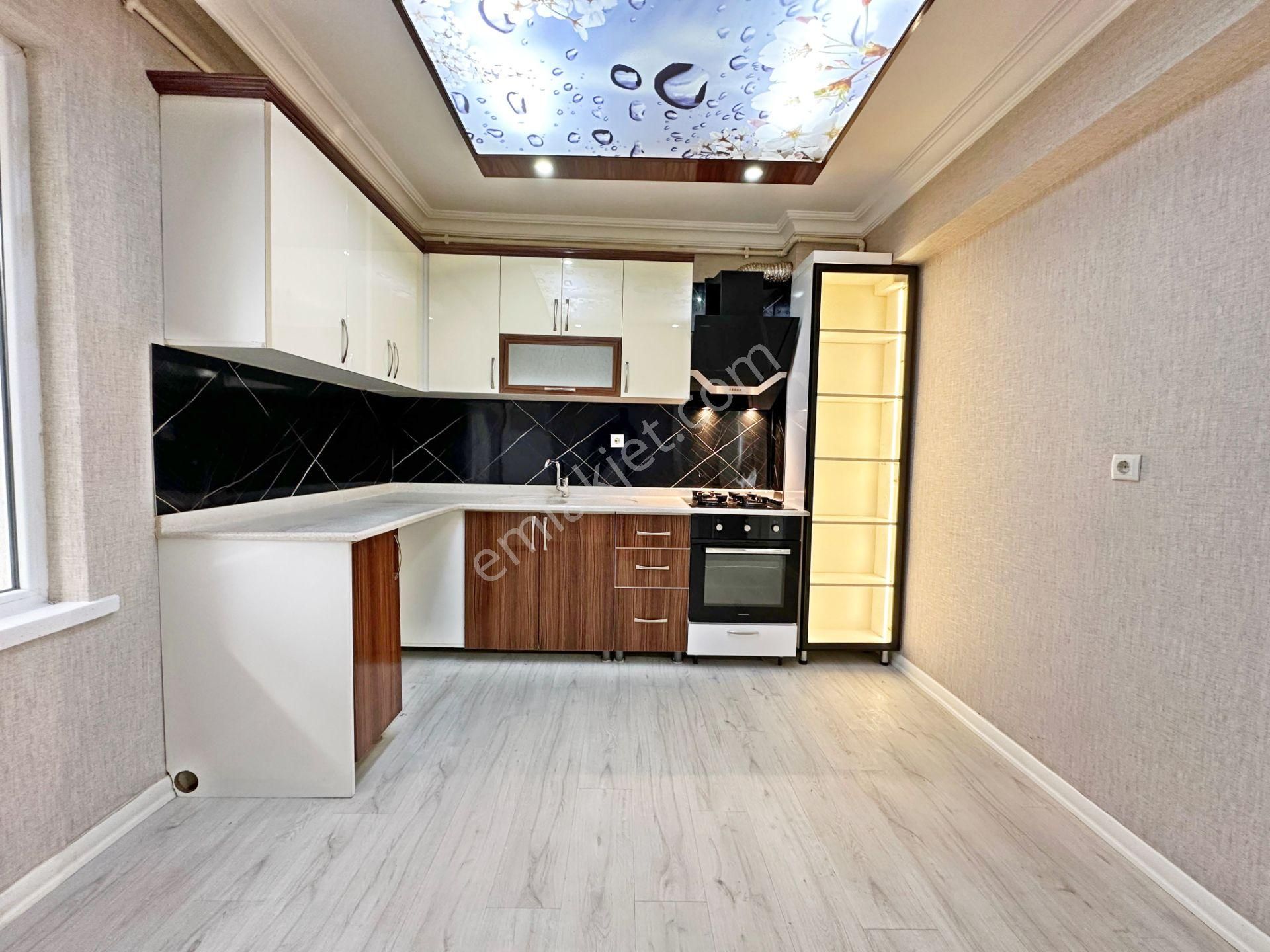 Fırsat Dairesi!!!keçiören'de Cadde Yanı Yapılı Ara Katta Daire