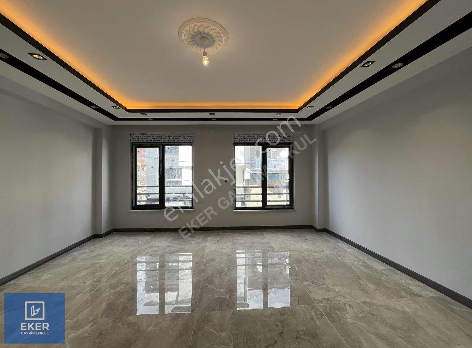 Eker'den Ertaş Cad. Giyinme Odalı 150 M² 3+1 Sıfır Daire