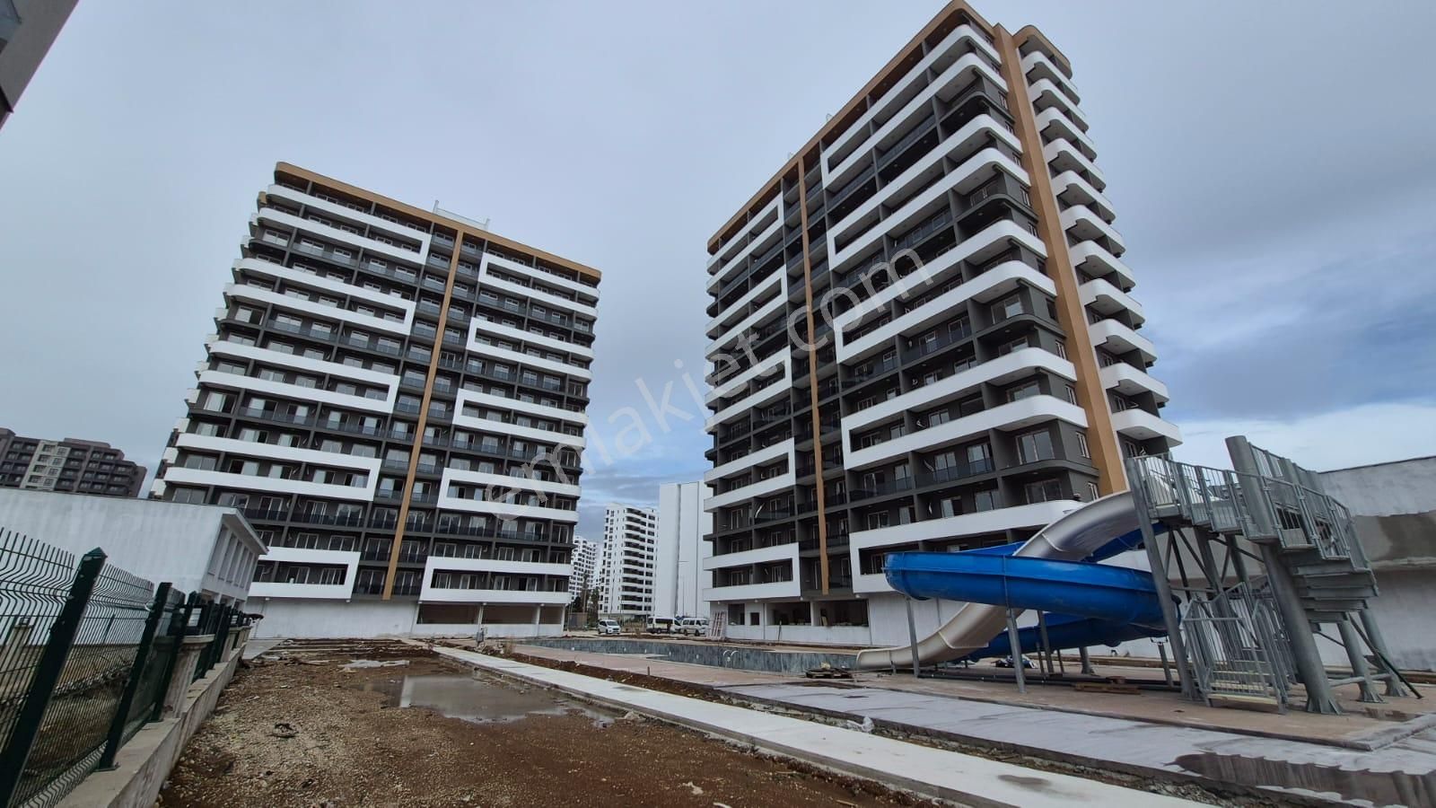 Karınca'dan Tömükte Seçkin Site İçerisinde Tatil Konsepti 1+1