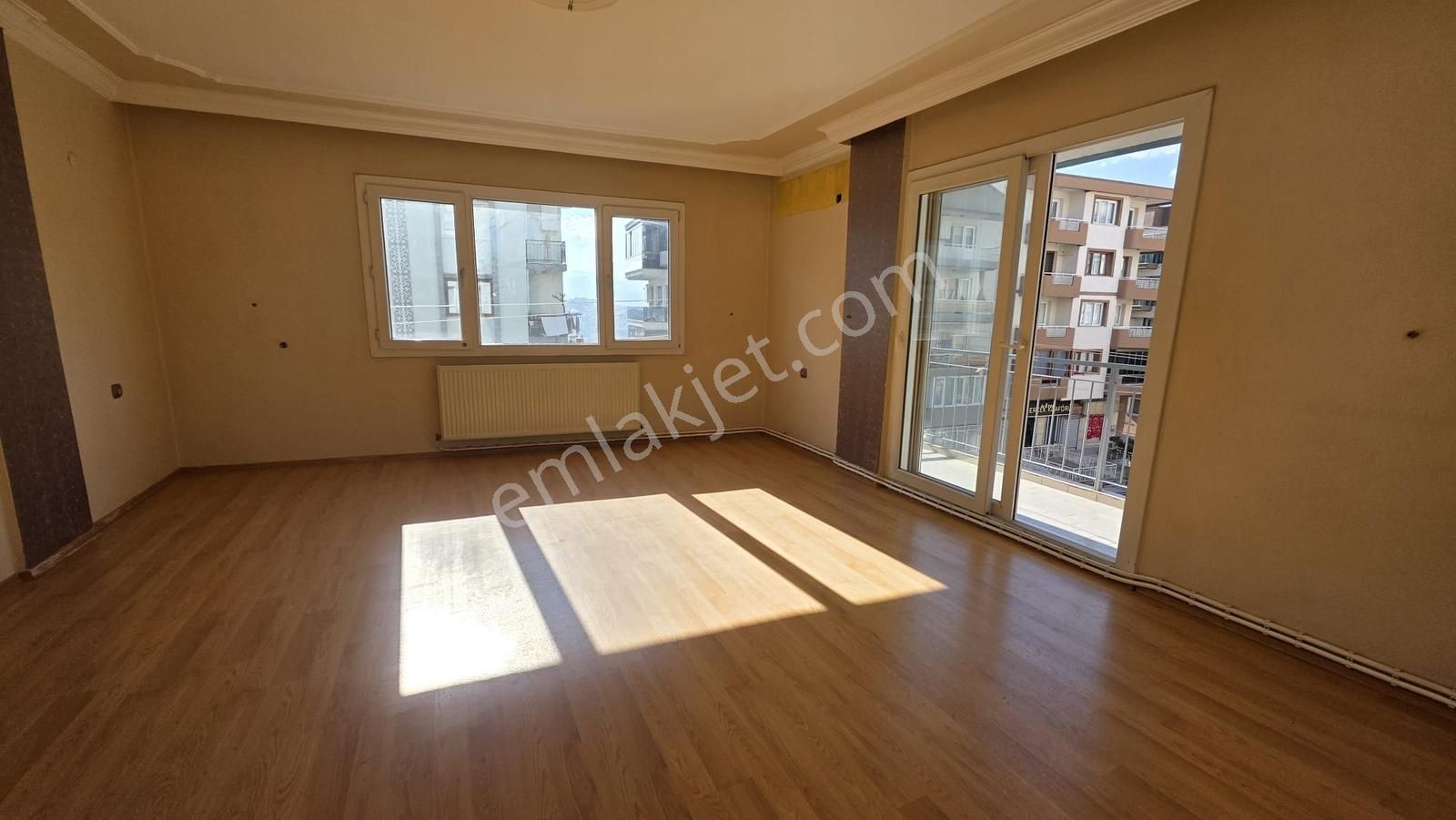 Kültür Caddesi Üzerinde Arakat 2+1 Kapalı Mutfak Daire