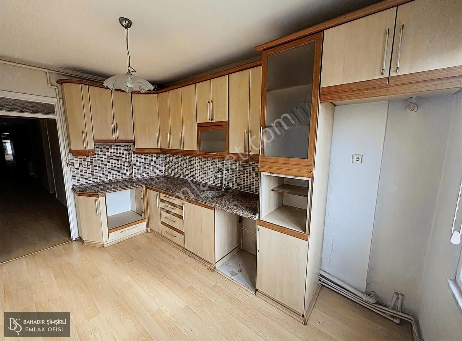 B.ş.den Pazar Pazarı Yakını Cadde Üzeri Satılık 3+1 Daire - Görsel 5