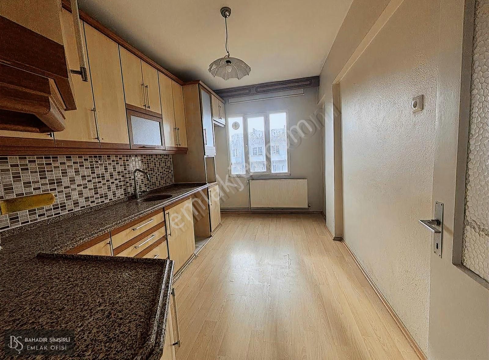 B.ş.den Pazar Pazarı Yakını Cadde Üzeri Satılık 3+1 Daire - Görsel 6