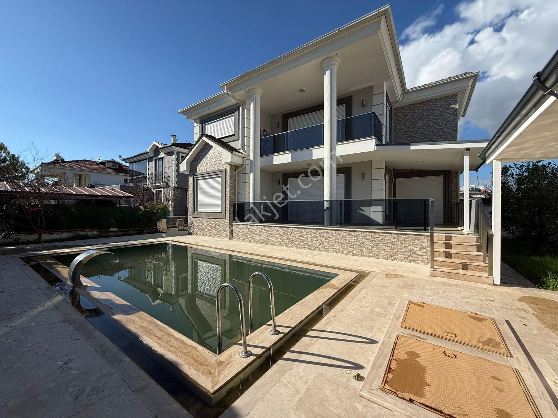 Stop’tan Karaçalı’da *müstakil Havuzlu* Dubleks Villa