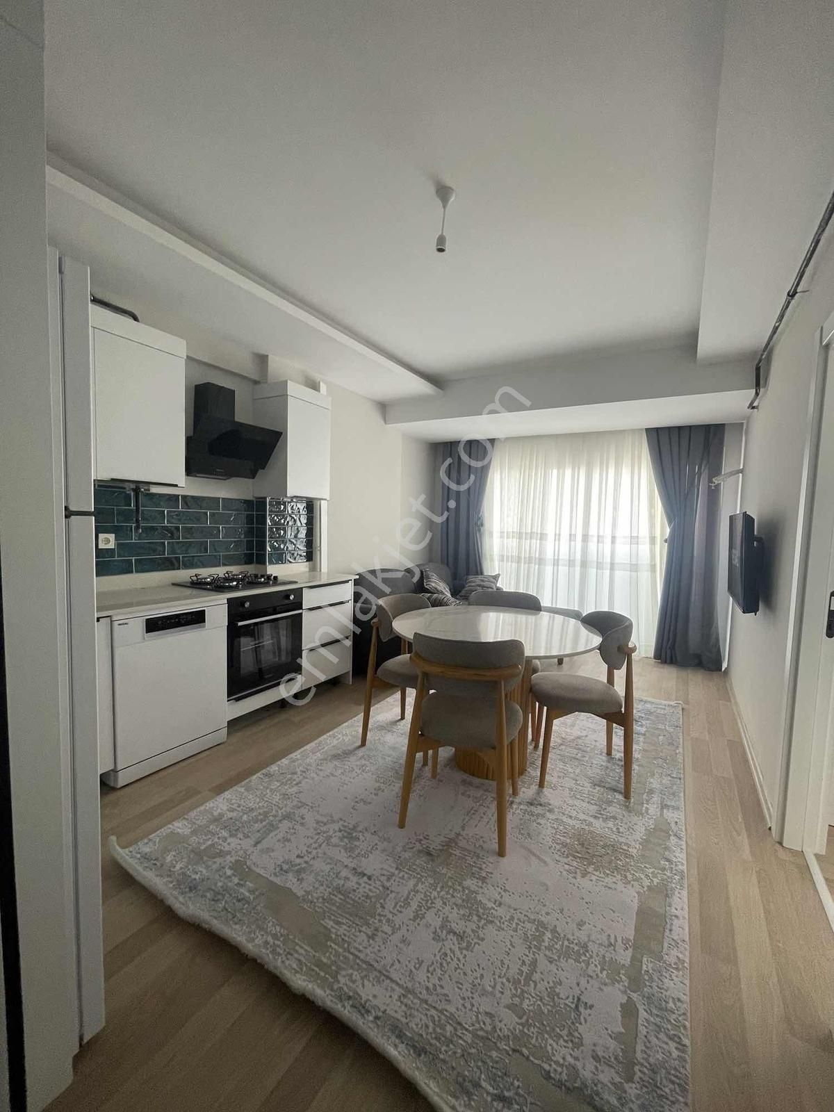 7/24~güvenlikli~1+1~doğalgazlı~full~sıfır~eşyalı~cadde~üstü~