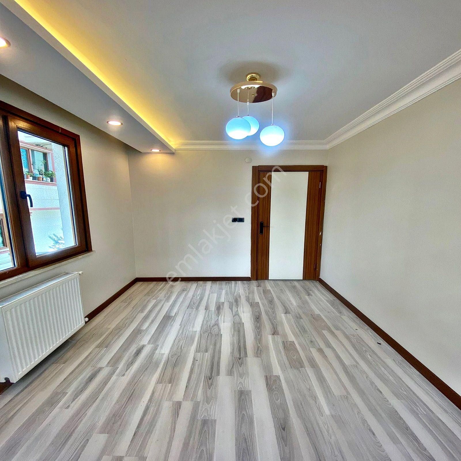 Metrobüse Yürüme Mesafesinde 2+1 Lüks Satılık Giriş Katı