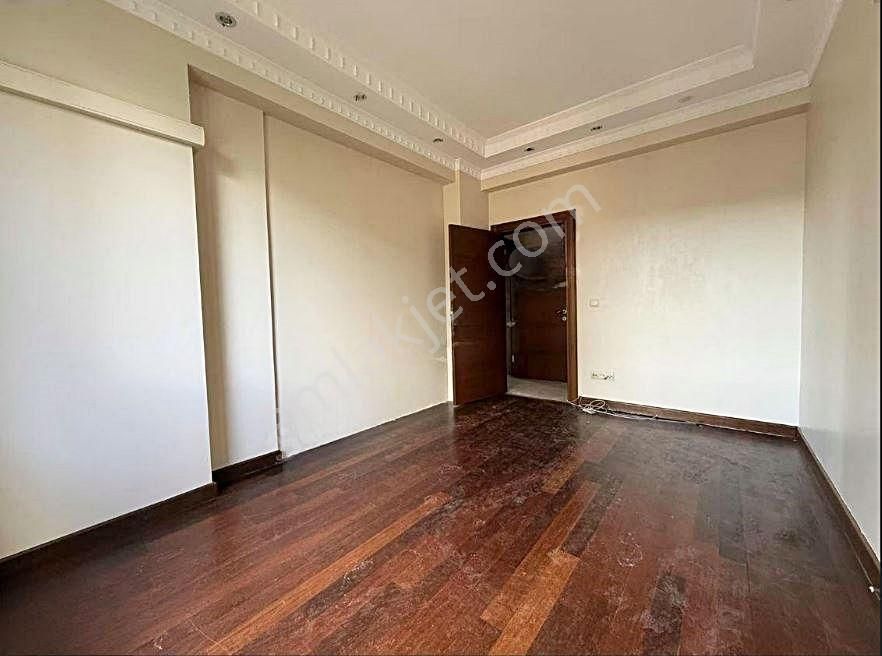 Kozyatağı Kapalı Otoparklı Katta Tek 145 M2 Net Kombili 4+1 Daire - Görsel 10