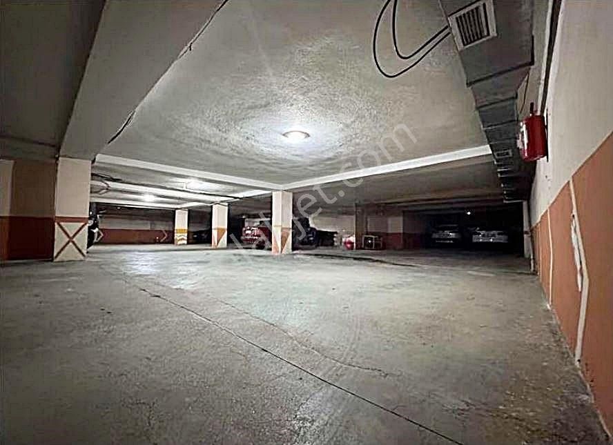 Kozyatağı Kapalı Otoparklı Katta Tek 145 M2 Net Kombili 4+1 Daire - Görsel 17