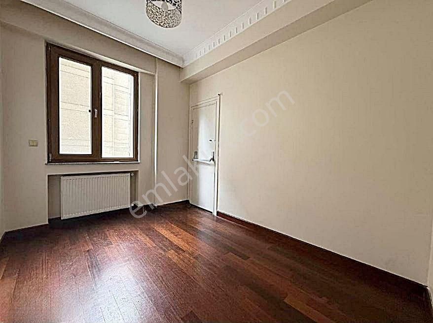 Kozyatağı Kapalı Otoparklı Katta Tek 145 M2 Net Kombili 4+1 Daire - Görsel 14