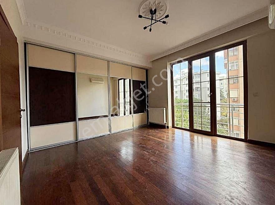 Kozyatağı Kapalı Otoparklı Katta Tek 145 M2 Net Kombili 4+1 Daire - Görsel 6