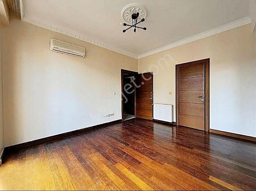 Kozyatağı Kapalı Otoparklı Katta Tek 145 M2 Net Kombili 4+1 Daire - Görsel 7