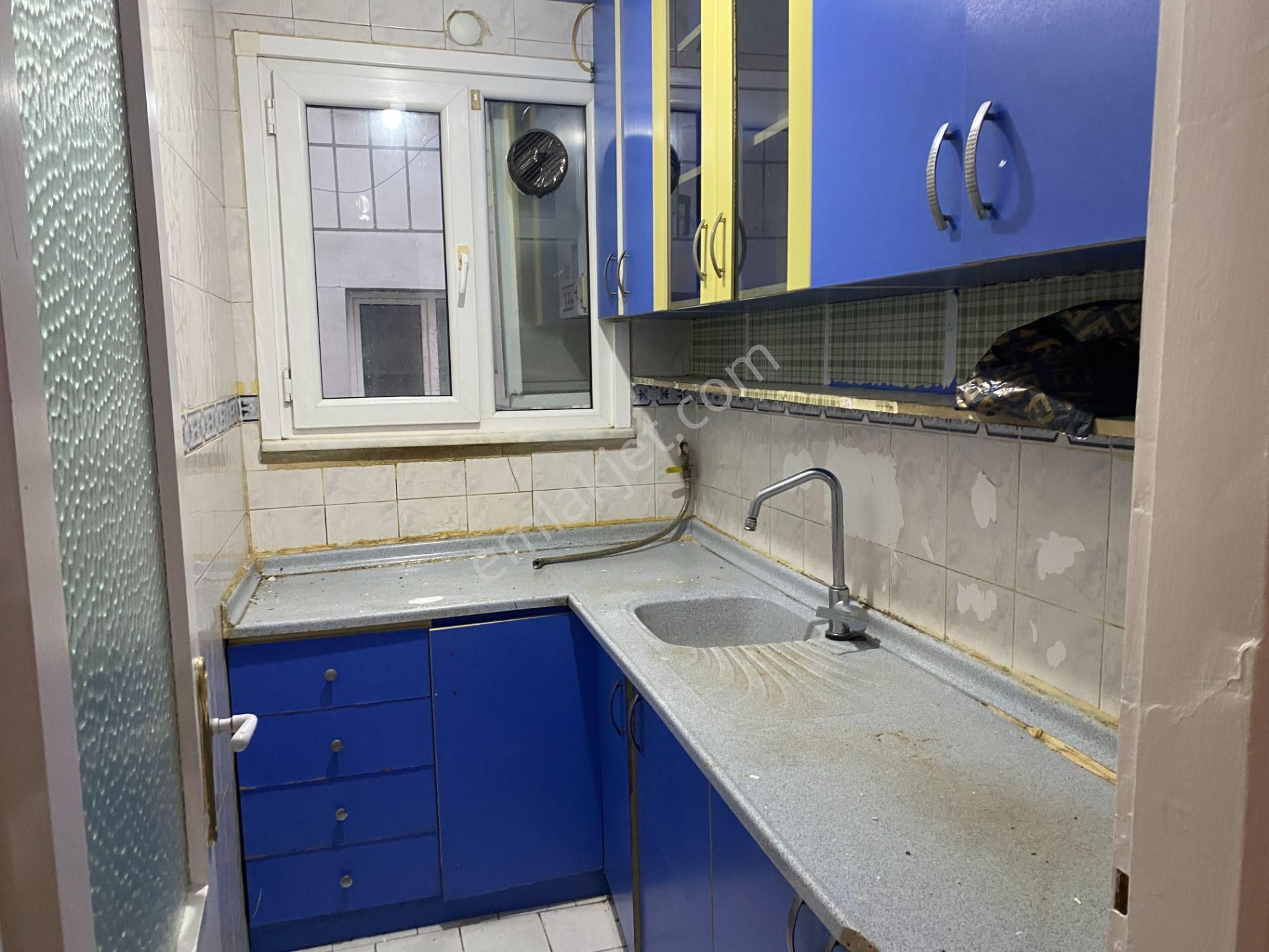 Destan-076-cerrahpaşa-yıldırım-kırtasiye-civarı-geniş 1-salon+geniş 1-oda-kombili-75m2-orta-1.kat