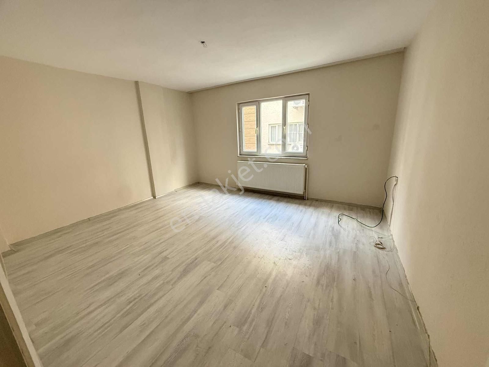 Emlak Center'dan Peker Mah 3+1 Kiralık Ara Kat Daire