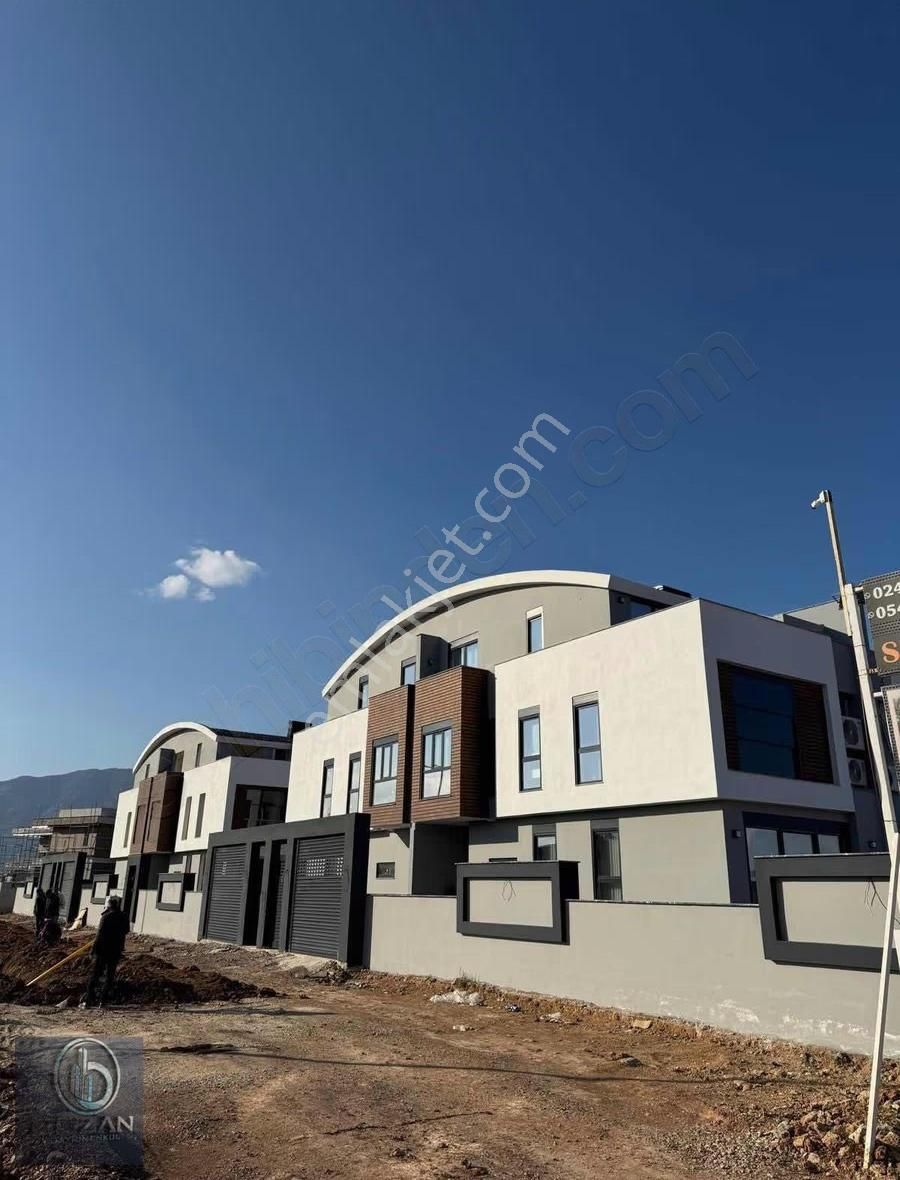 Döşemealtı Altınkale 5+1 Asansörlü Villa