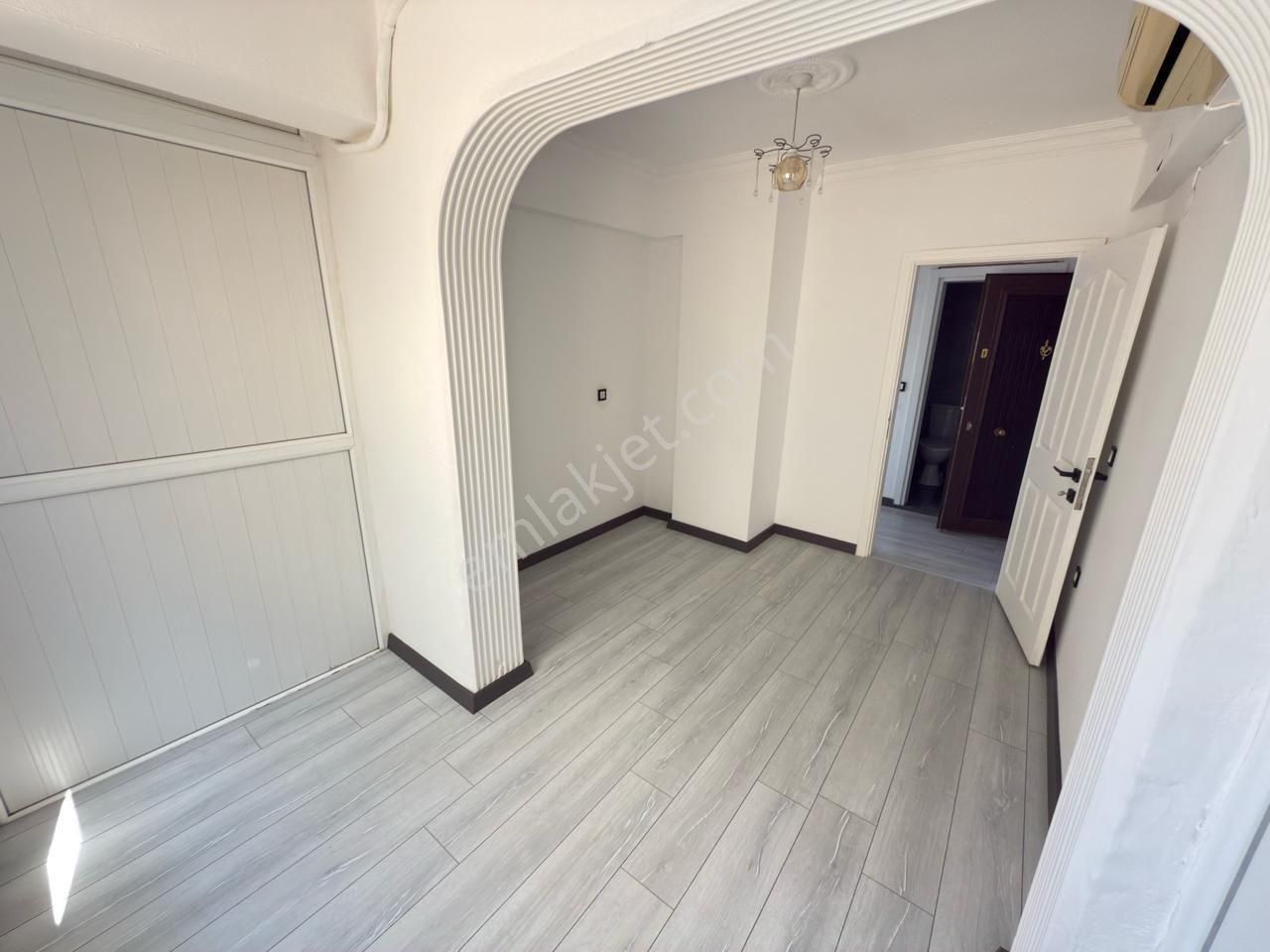 Didim Efeler Mah. Merkezi Konum Ara Kat Geniş Balkonlu 2+1 Daire - Görsel 10