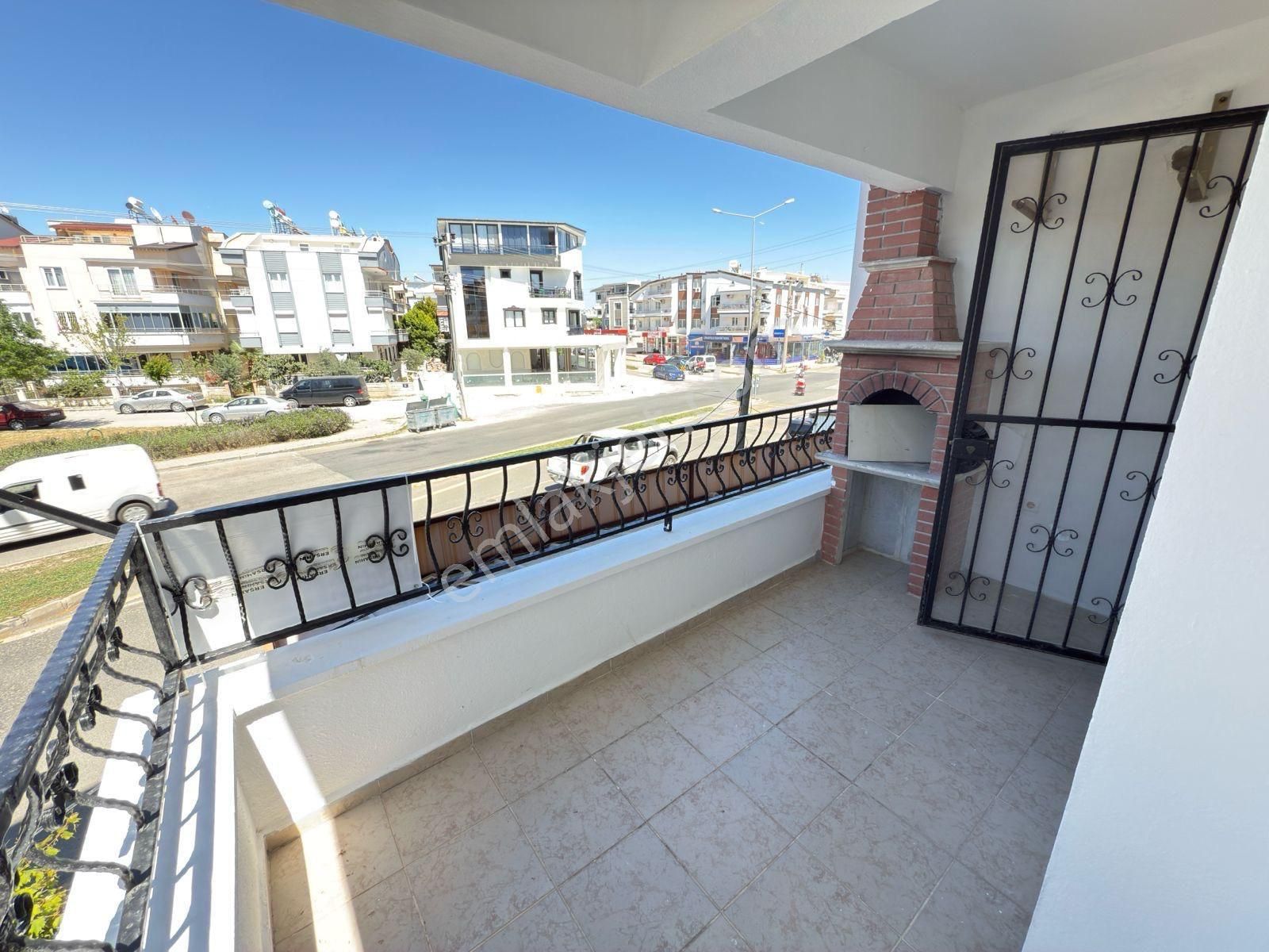 Didim Efeler Mah. Merkezi Konum Ara Kat Geniş Balkonlu 2+1 Daire - Görsel 3