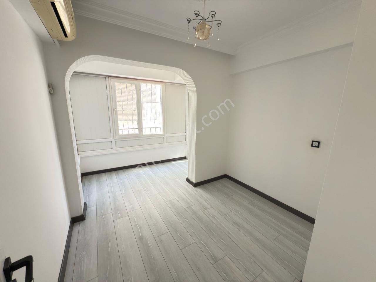 Didim Efeler Mah. Merkezi Konum Ara Kat Geniş Balkonlu 2+1 Daire - Görsel 9