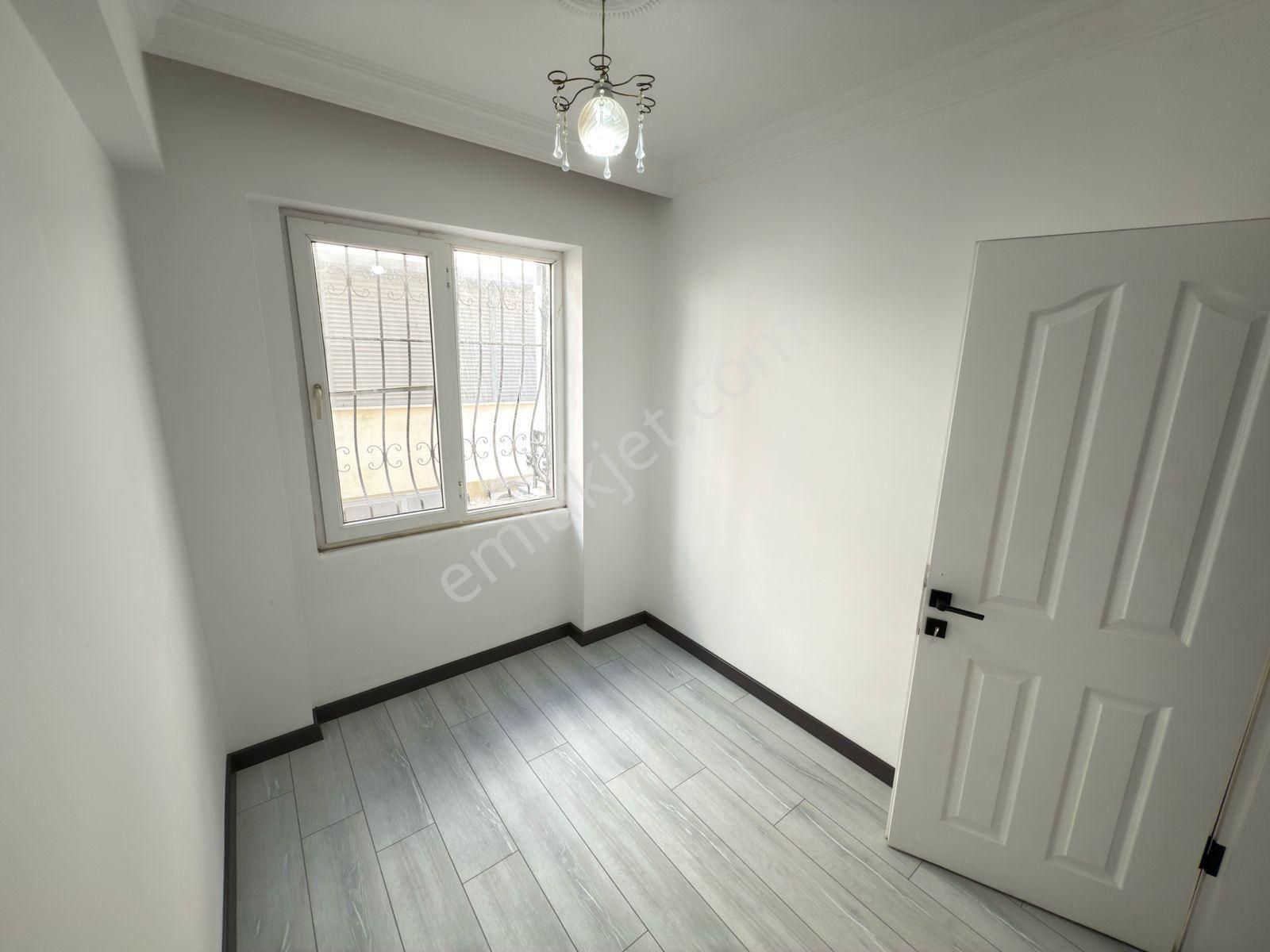 Didim Efeler Mah. Merkezi Konum Ara Kat Geniş Balkonlu 2+1 Daire - Görsel 8