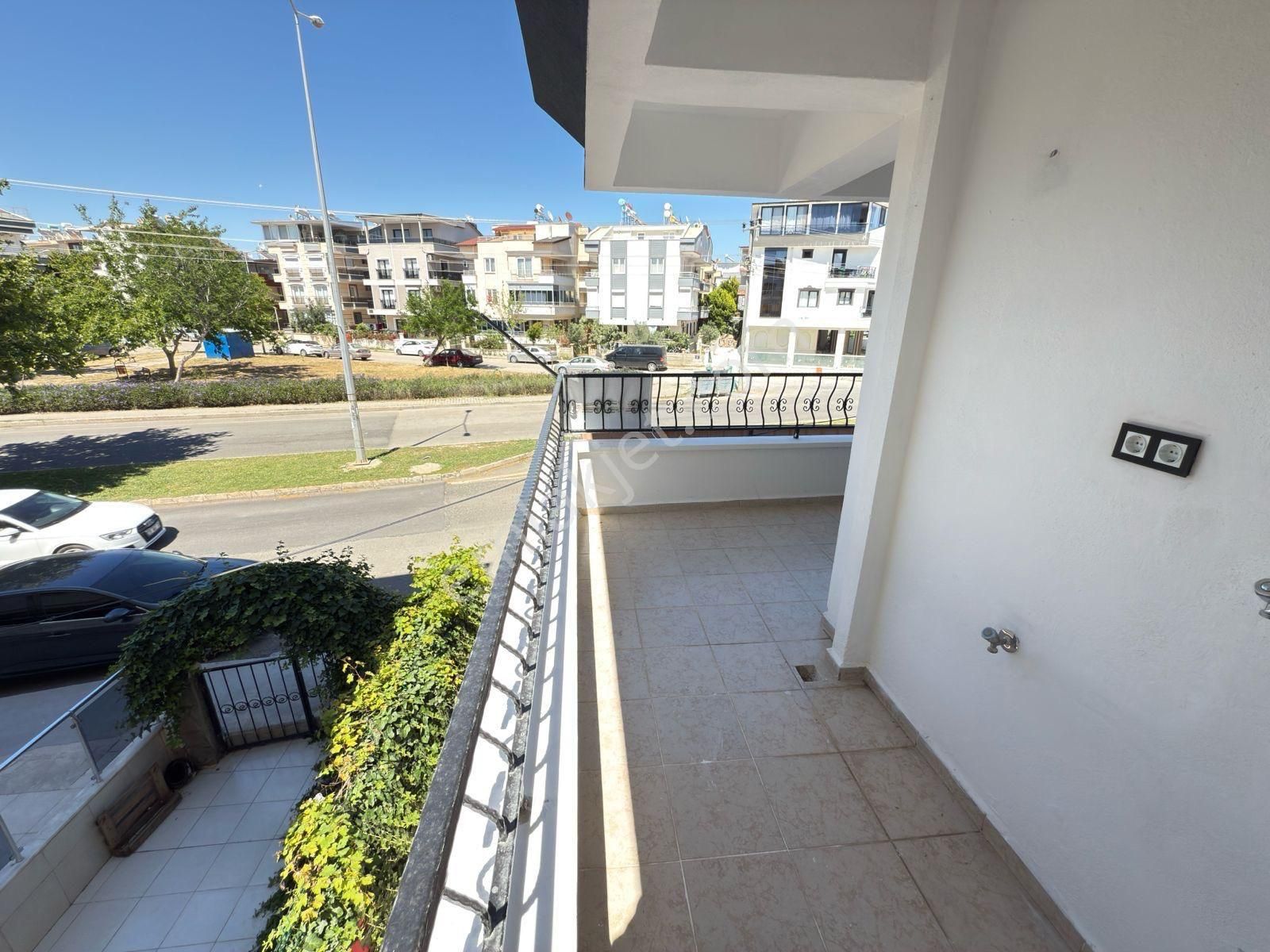 Didim Efeler Mah. Merkezi Konum Ara Kat Geniş Balkonlu 2+1 Daire - Görsel 4