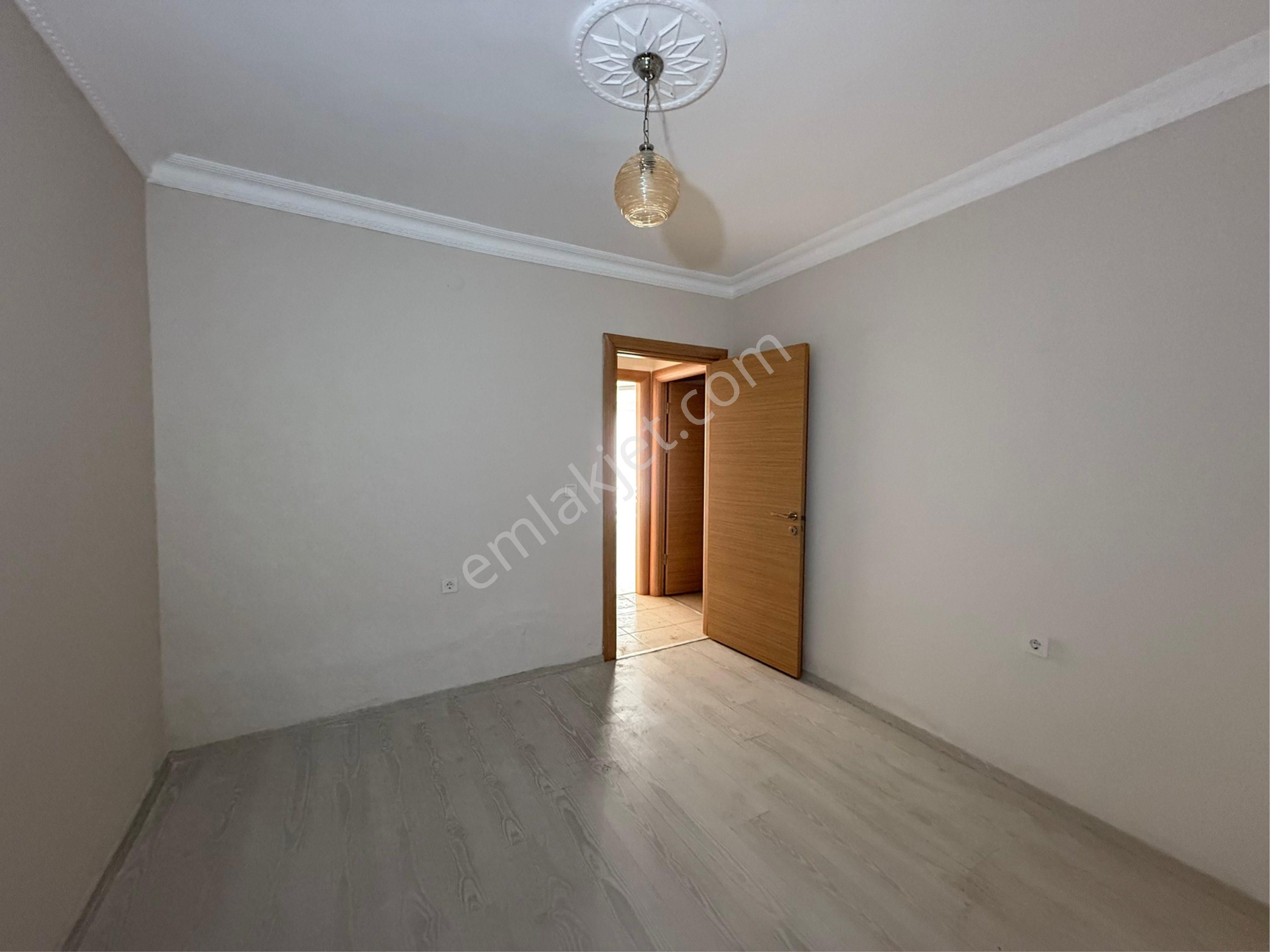 Seferihisar Hıdırlık Çarşı Merkezi Yakını Kapalı Mutfak Kiralık 3+1 Daire - Görsel 14
