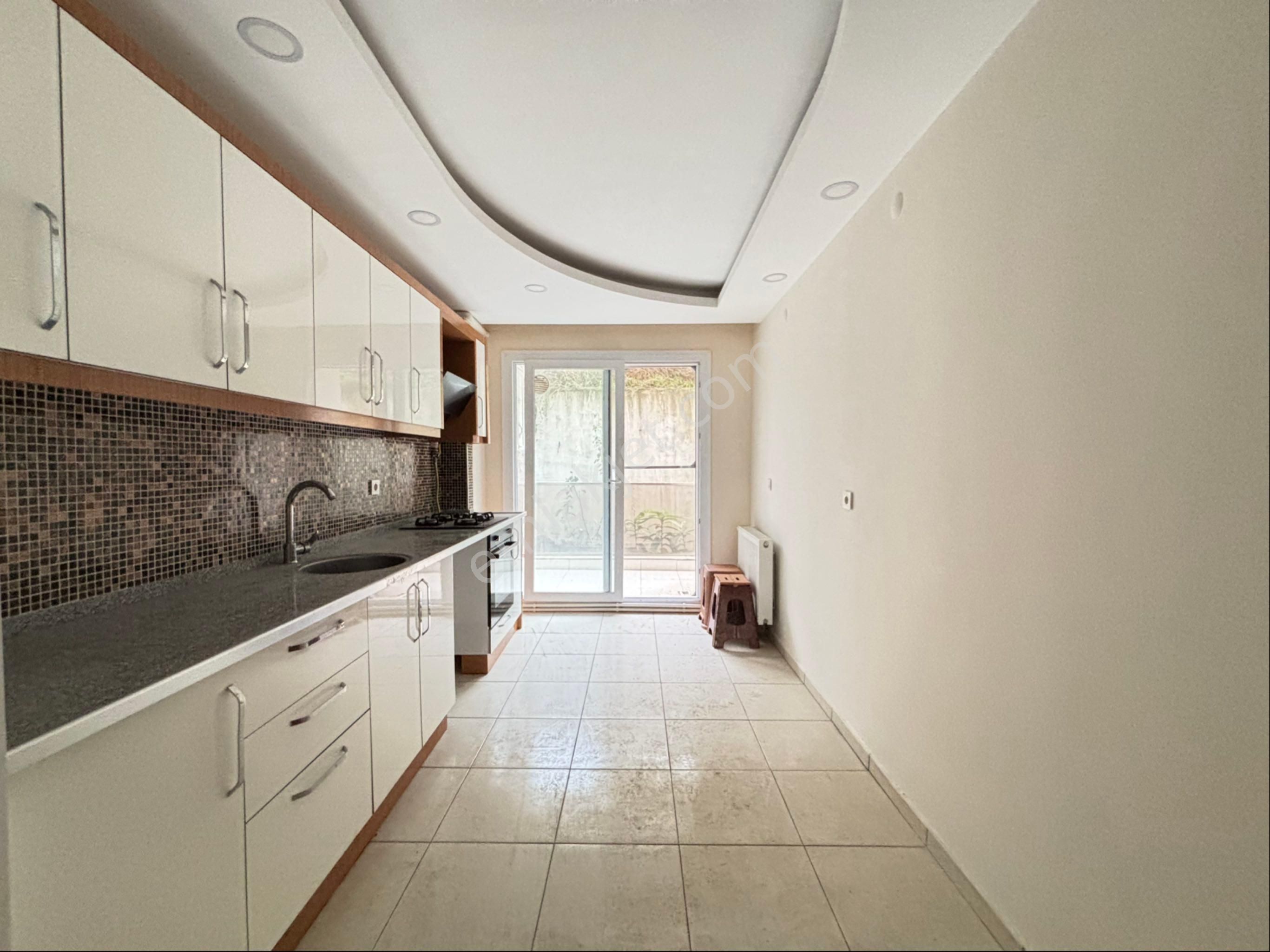 Seferihisar Hıdırlık Çarşı Merkezi Yakını Kapalı Mutfak Kiralık 3+1 Daire - Görsel 6