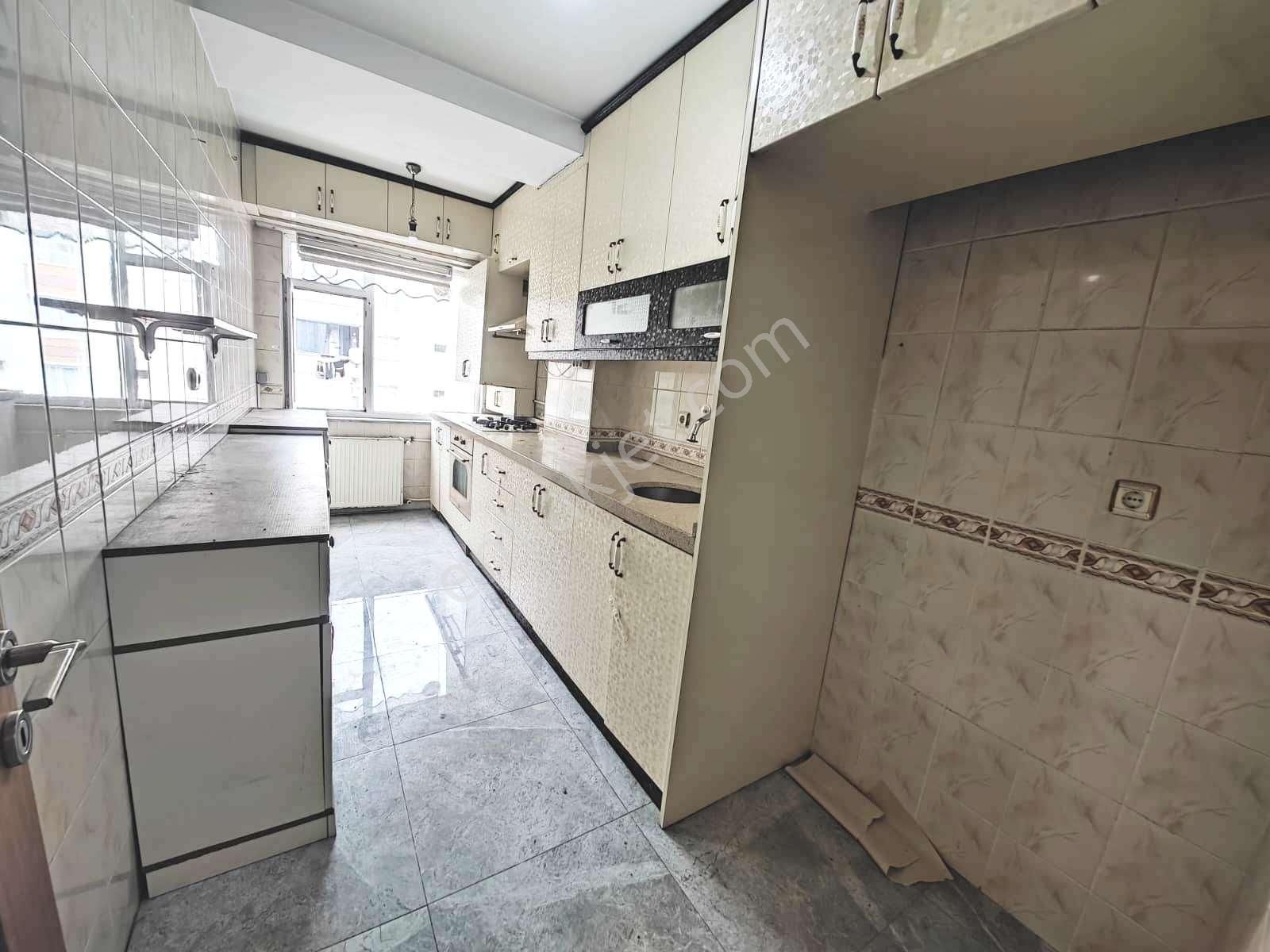 Fatih Emlak Tan 3 Kat 3+1 Asansörlü Krediye Uygun Ahmet Yesevi Caddesine Yakın