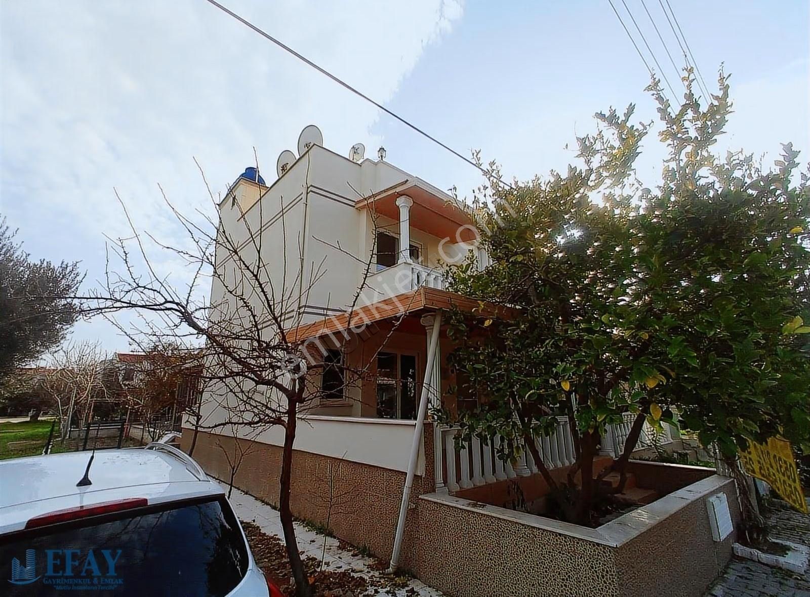 Dikili Bankacılar Sitesinde Köşe Parsel Bahçeli Villa - Görsel 6