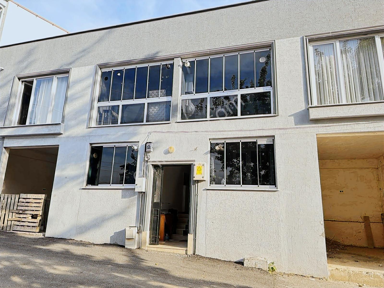 Yunuseli'de 2 Katlı 4 Daire Müstakil Bina