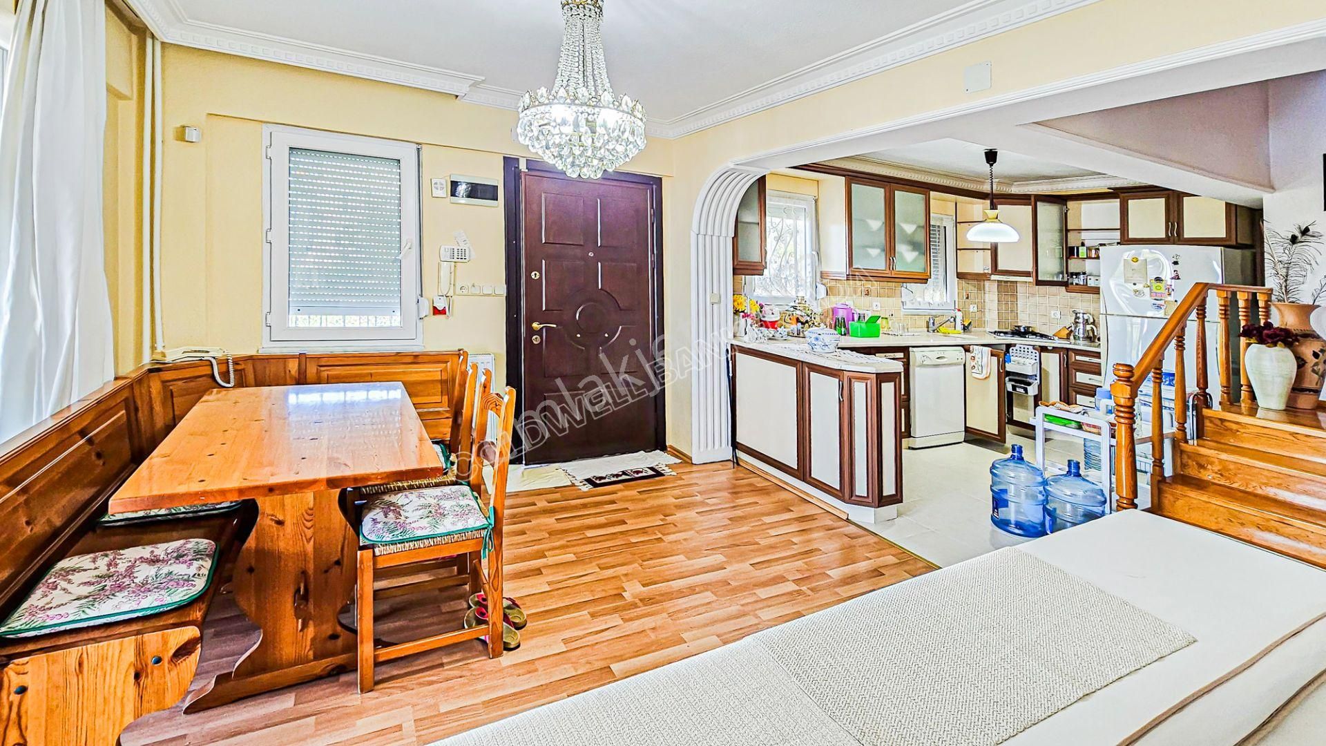 Kuşadasında Her Katından Deniz Manzaralı 7+2 Müstakil Villa - Görsel 18