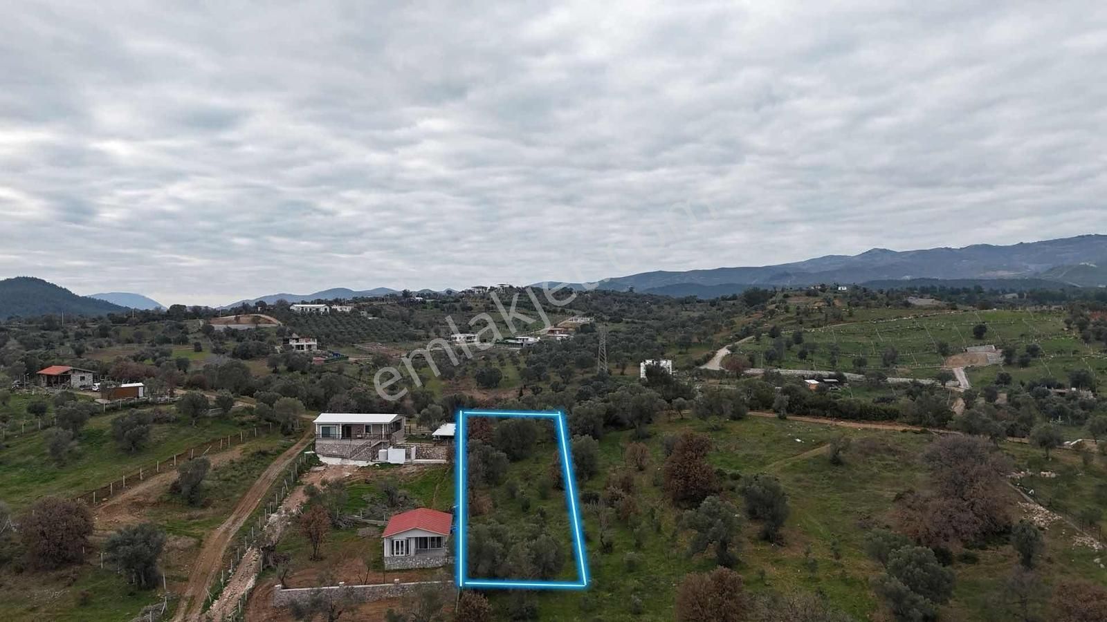 Realivadan İzmir Menderes'de Satılık Tarla