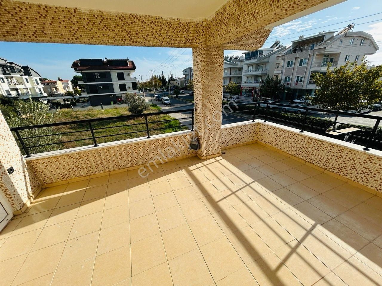 Didim Efeler Limanyolu Cepheli Geniş Balkonlu Daire - Görsel 19