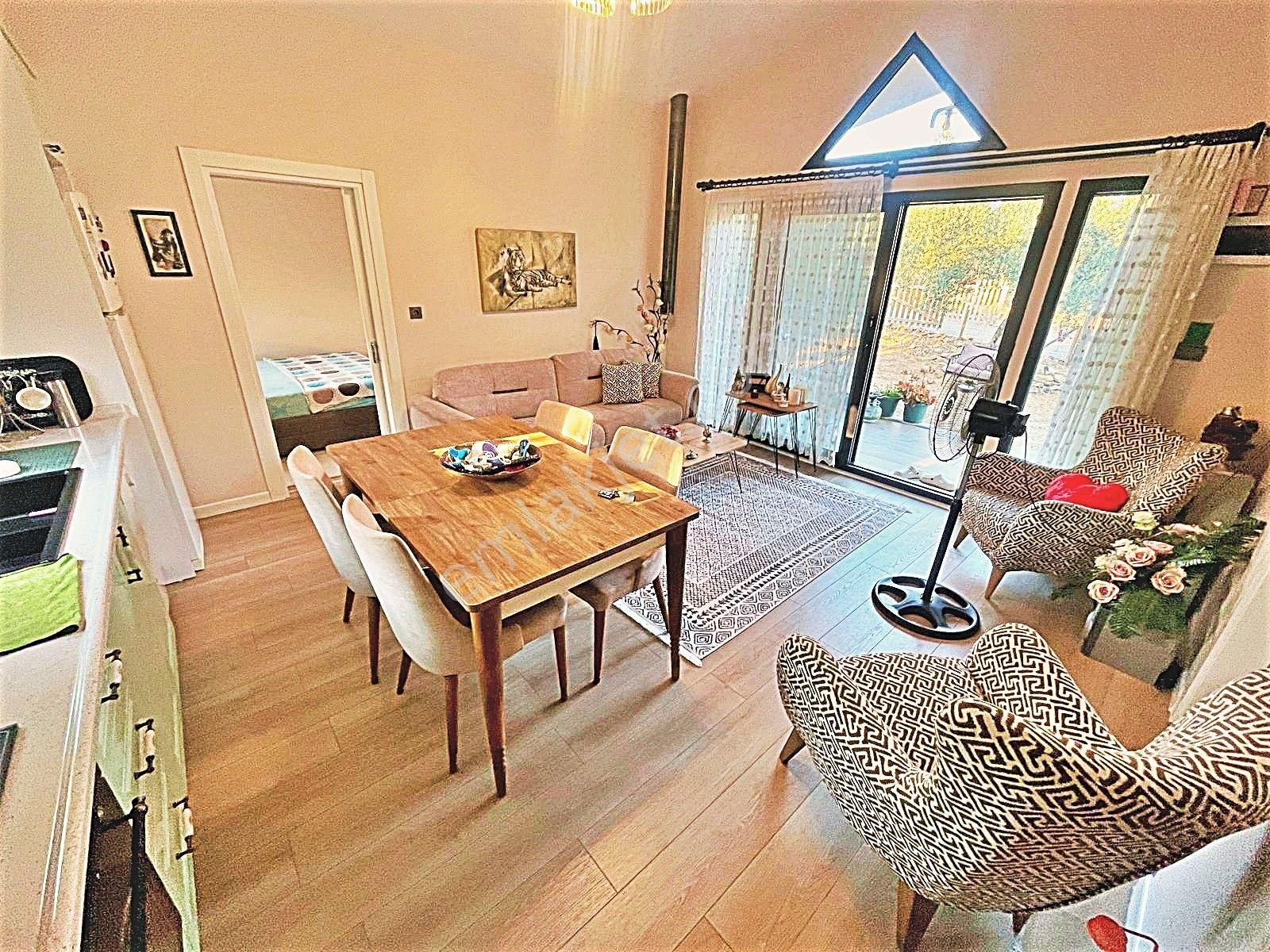 🌀gültaş Emlaktan 306m2 İçerisinde 2+1 Açık Mutfaklı Evi Olan Yerimiz Satılıktır - Görsel 12